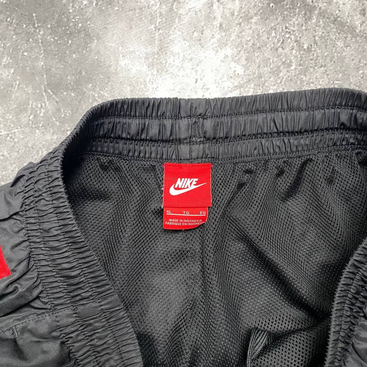 Nike Vintage 2000s Nike Nylon Track Pants Black Size Size US 36 / EU 52 - 4 Thumbnail