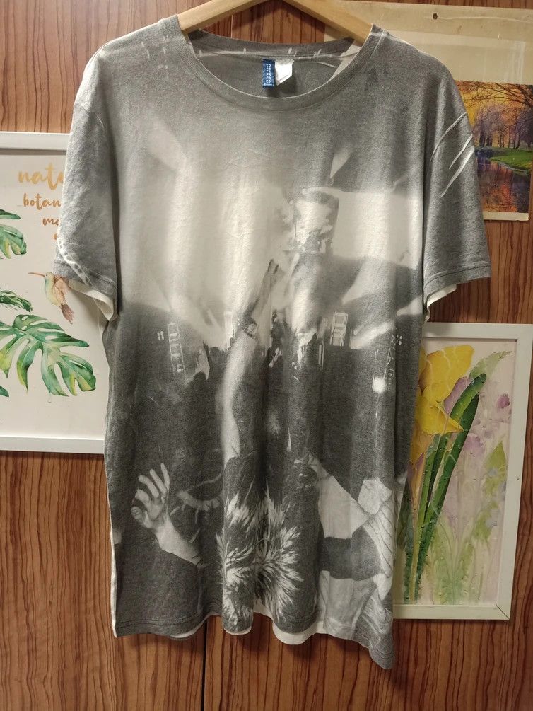 Band Tees × H&M t shirt full print band x h&m tees Size US L / EU 52-54 / 3 - 1 Thumbnail
