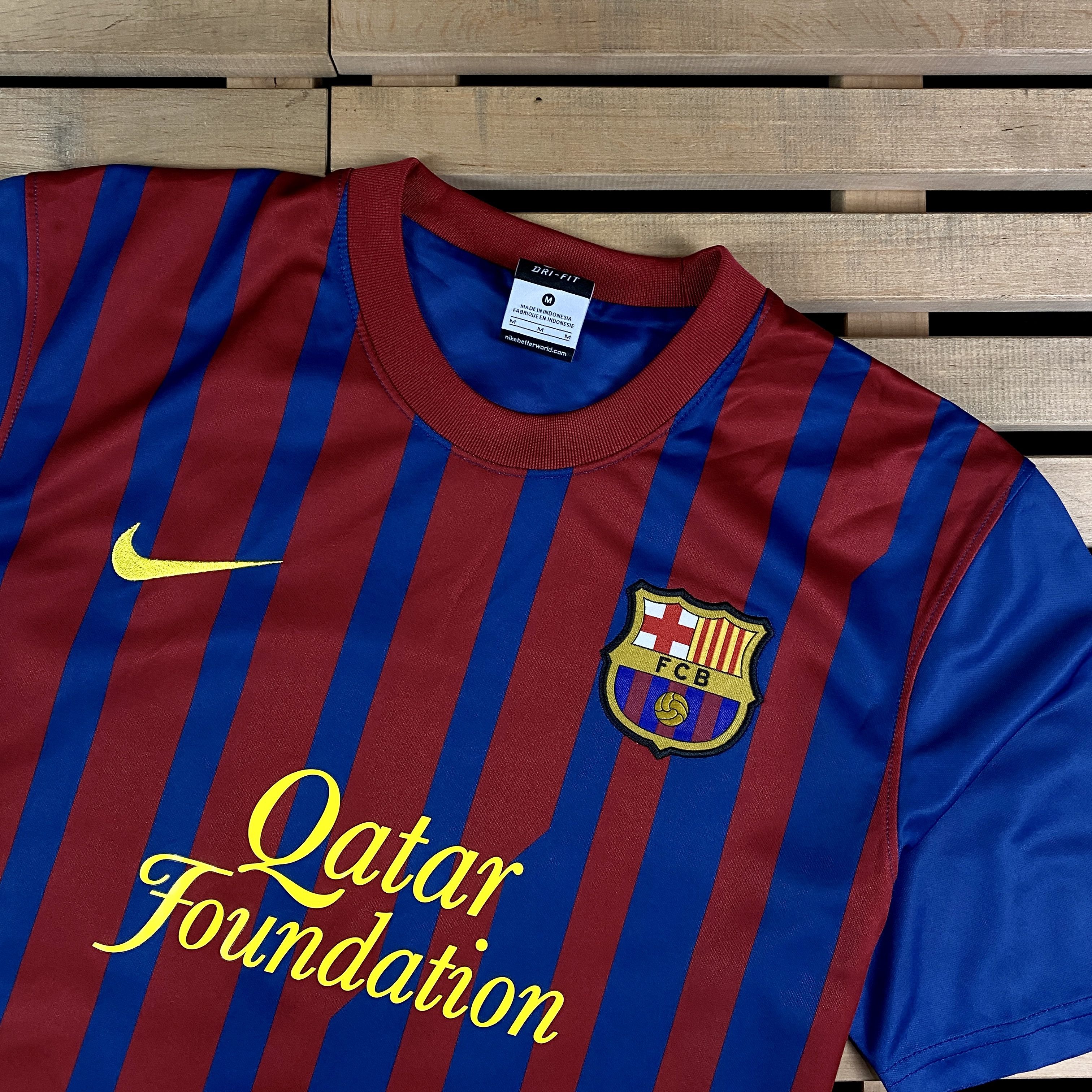 Vintage Football Shirt Jersey F.C. Barcelona Neymar #11 Size M Nike Size US M / EU 48-50 / 2 - 2 Thumbnail
