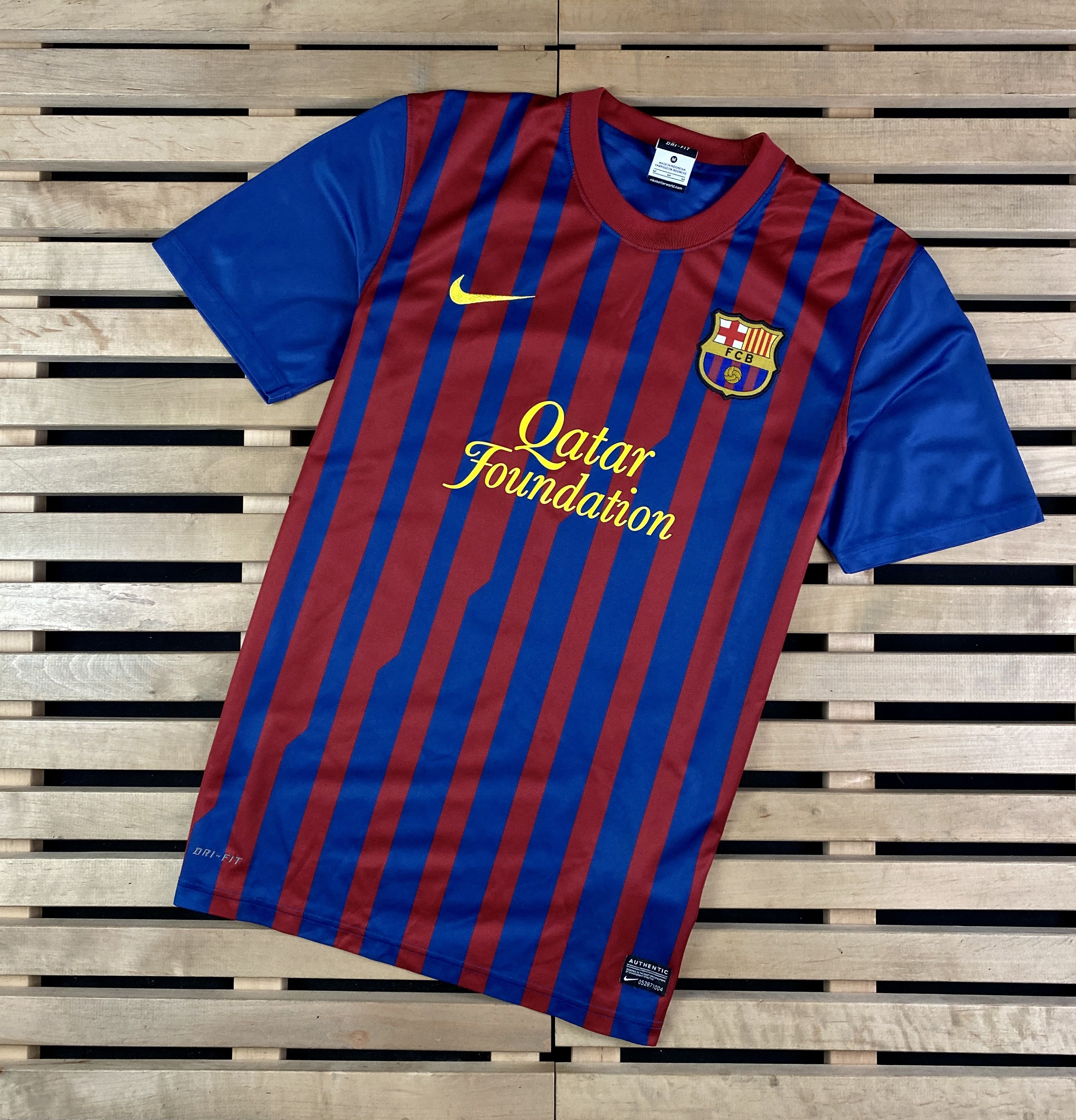 Vintage Football Shirt Jersey F.C. Barcelona Neymar #11 Size M Nike Size US M / EU 48-50 / 2 - 1 Thumbnail