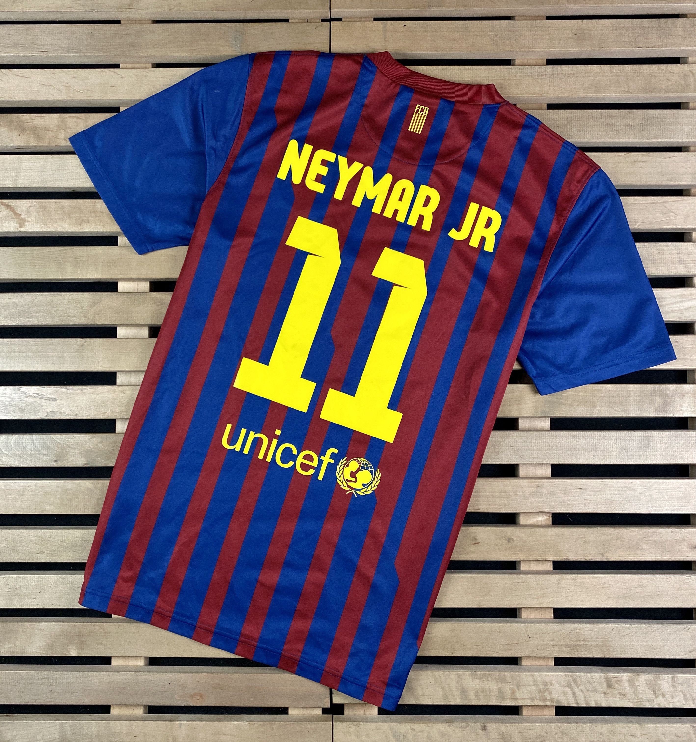 Vintage Football Shirt Jersey F.C. Barcelona Neymar #11 Size M Nike Size US M / EU 48-50 / 2 - 6 Thumbnail