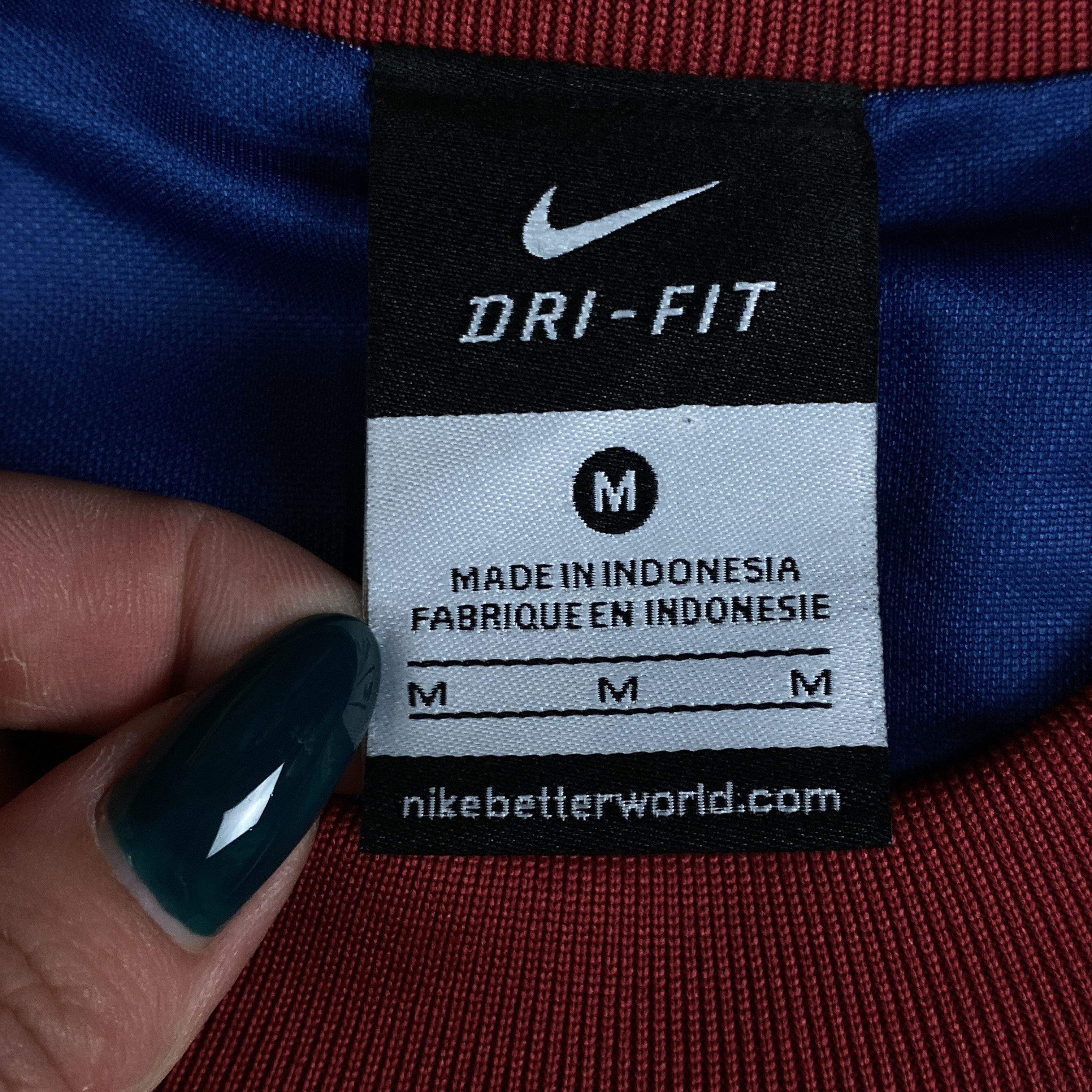 Vintage Football Shirt Jersey F.C. Barcelona Neymar #11 Size M Nike Size US M / EU 48-50 / 2 - 4 Thumbnail