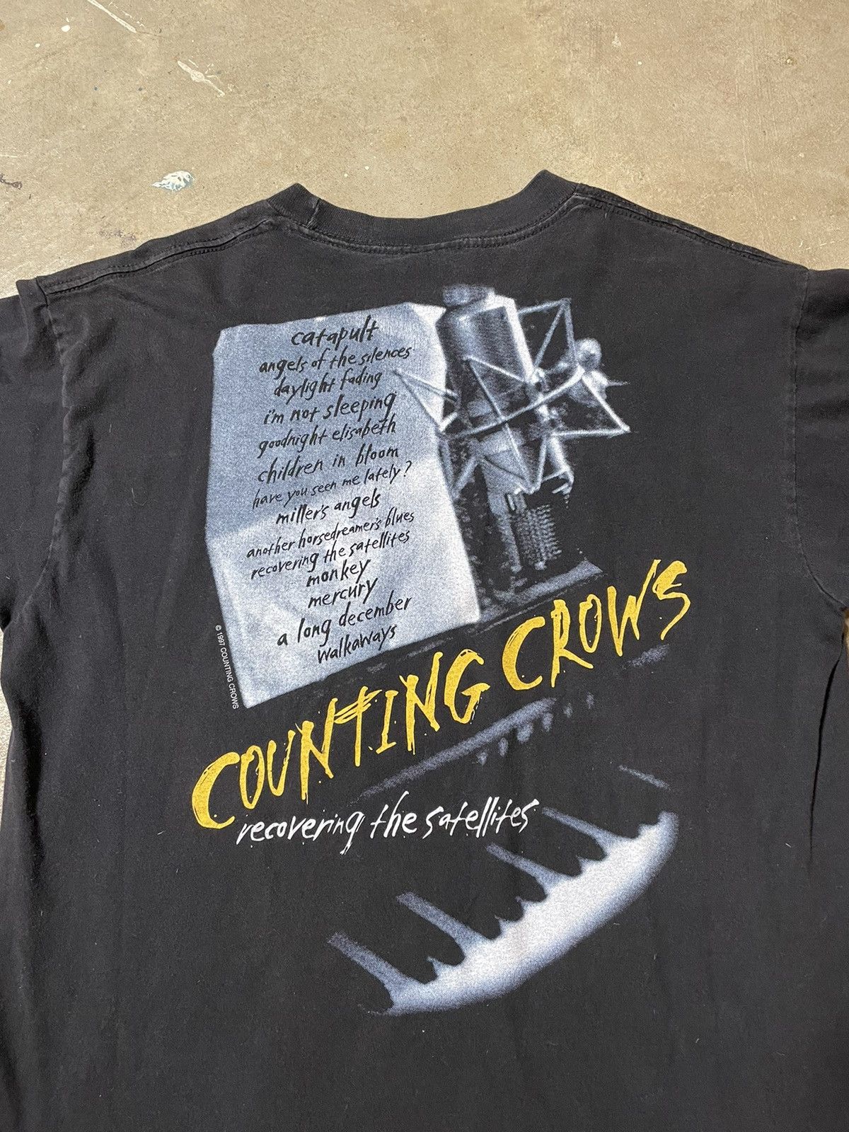 Band Tees Vintage 1997 Counting Crows ‘Recovering the Satellites’ Tee Size US L / EU 52-54 / 3 - 5 Thumbnail