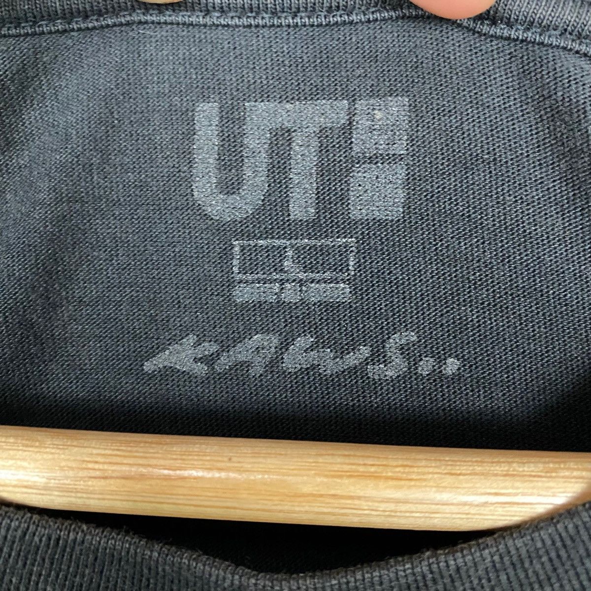 Japanese Brand × Kaws × Uniqlo KAWS UNIQLO BIG PRINTED T SHIRT Size US L / EU 52-54 / 3 - 11 Thumbnail