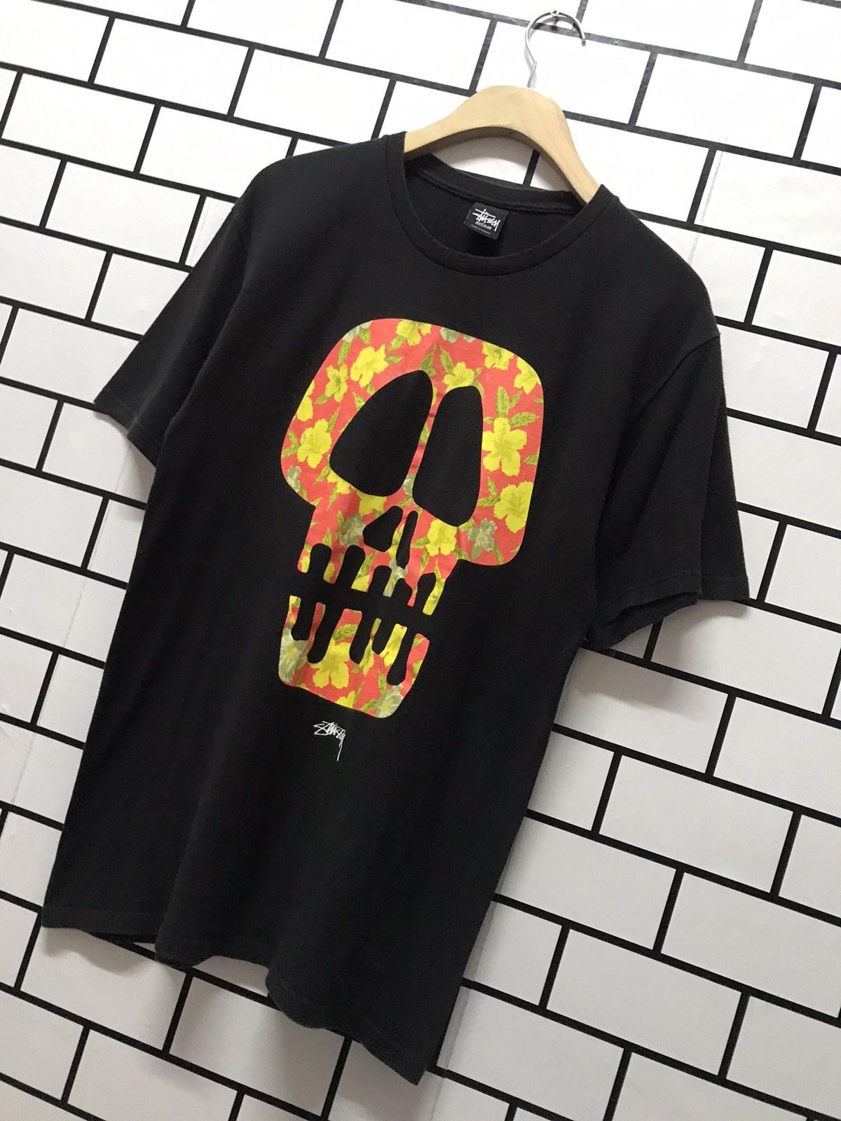 Stussy × Vintage Vintage Stussy Skull Floral Tshirt Size US M / EU 48-50 / 2 - 2 Thumbnail