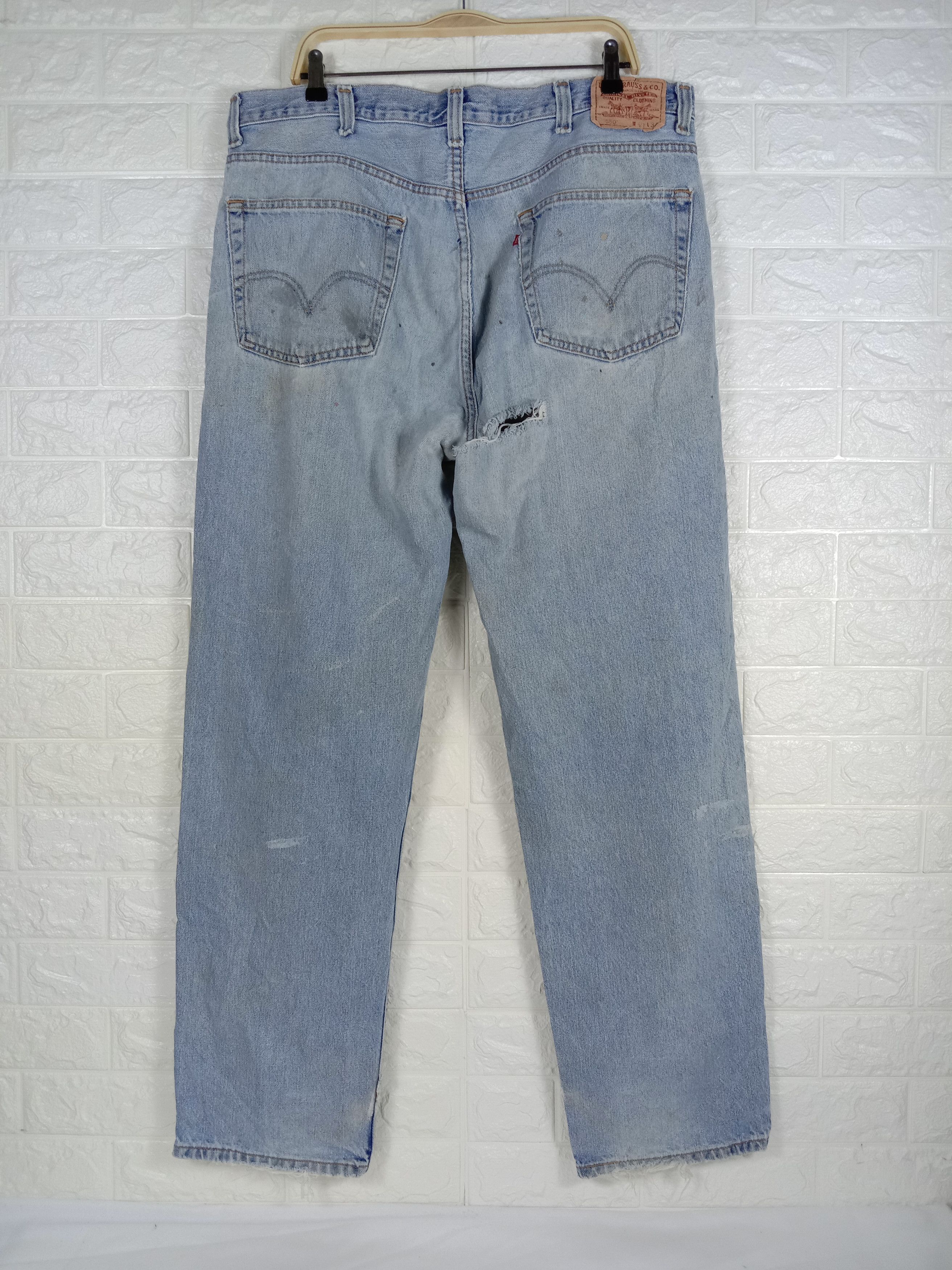 Levi's Vintage Levi's 550 Jeans Light Wash Distressed Denim Size US 40 / EU 56 - 5 Thumbnail