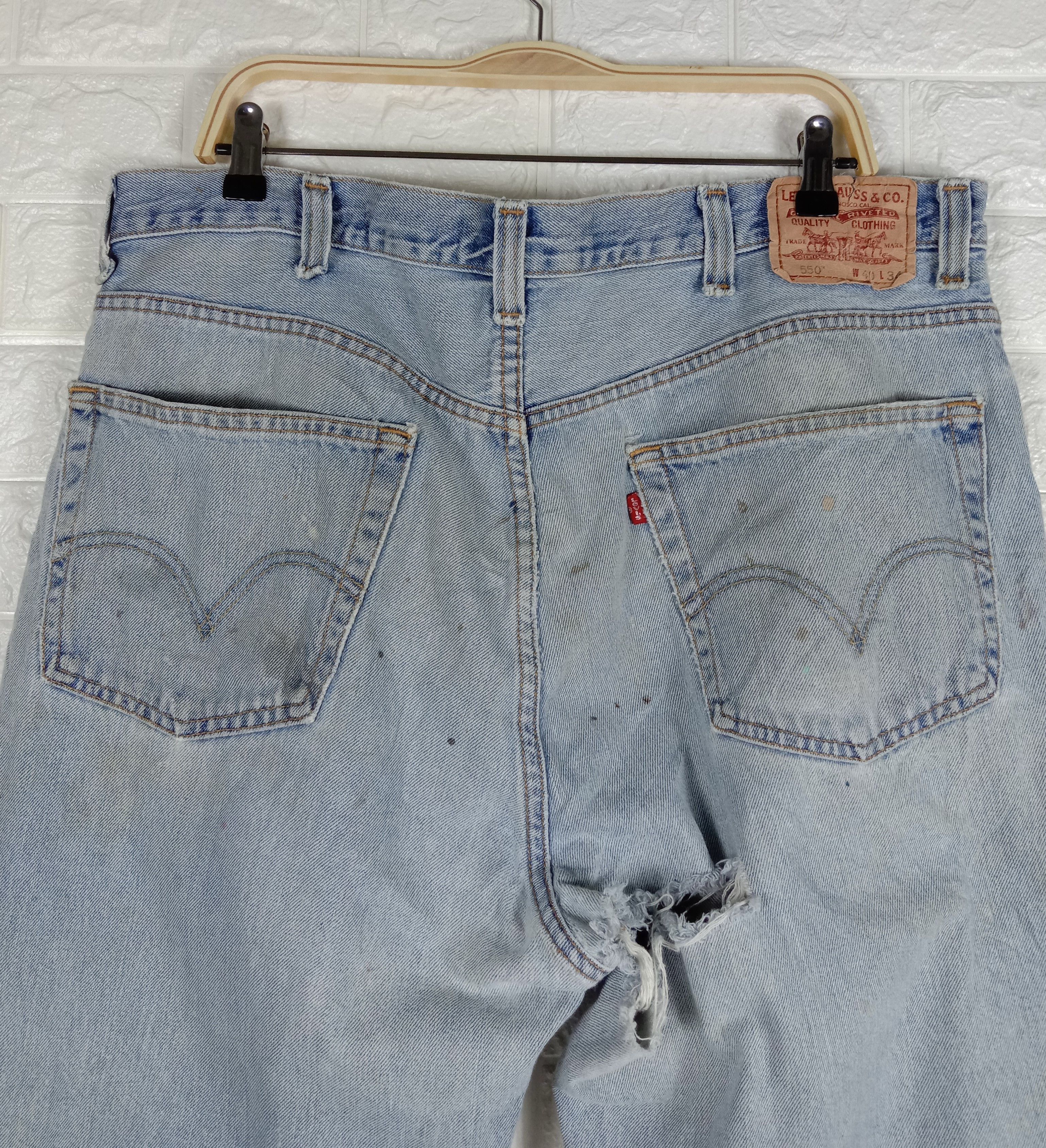 Levi's Vintage Levi's 550 Jeans Light Wash Distressed Denim Size US 40 / EU 56 - 6 Thumbnail