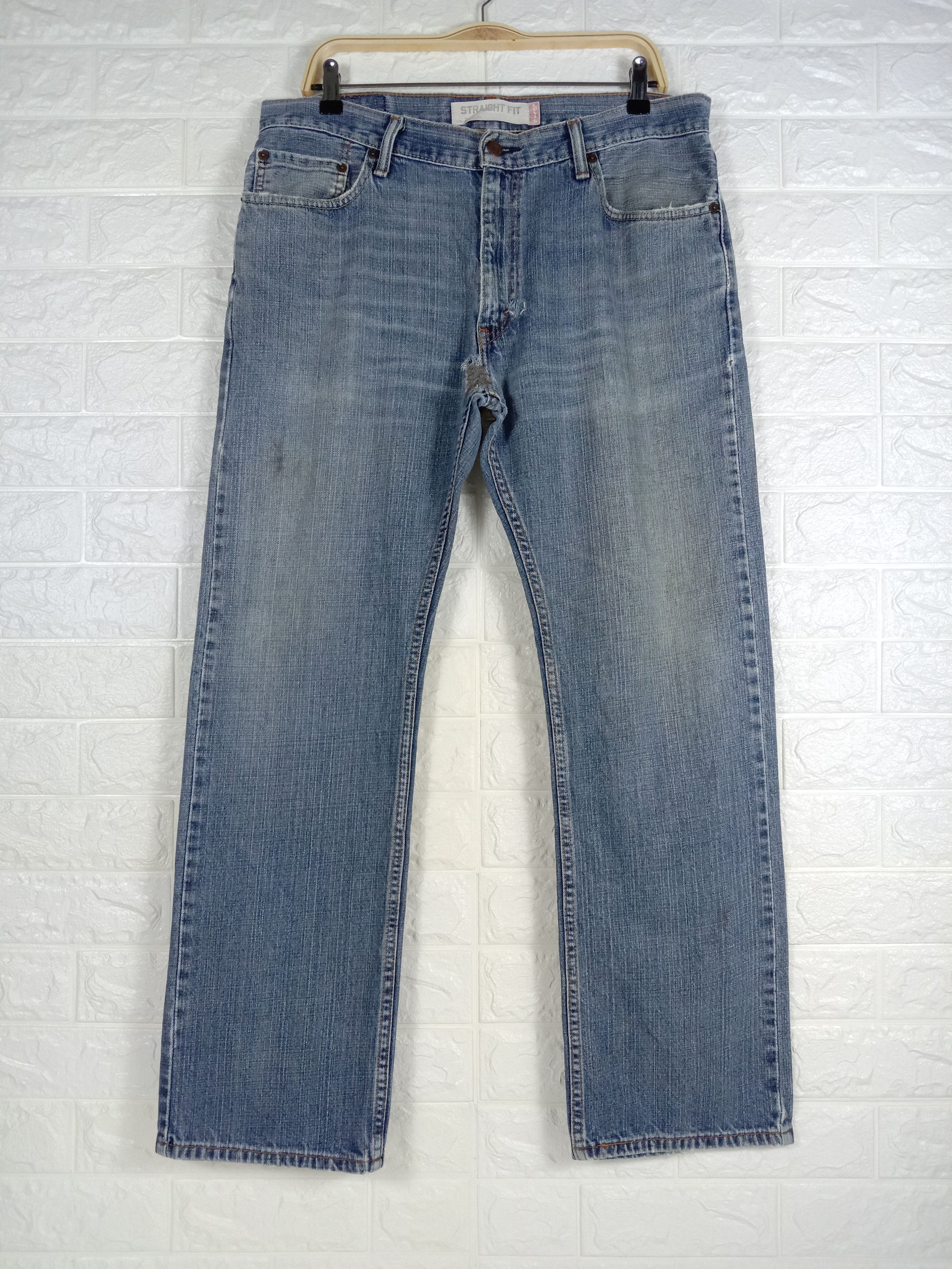 Vintage Levi's 505 Jeans Straight Fit Distressed Denim