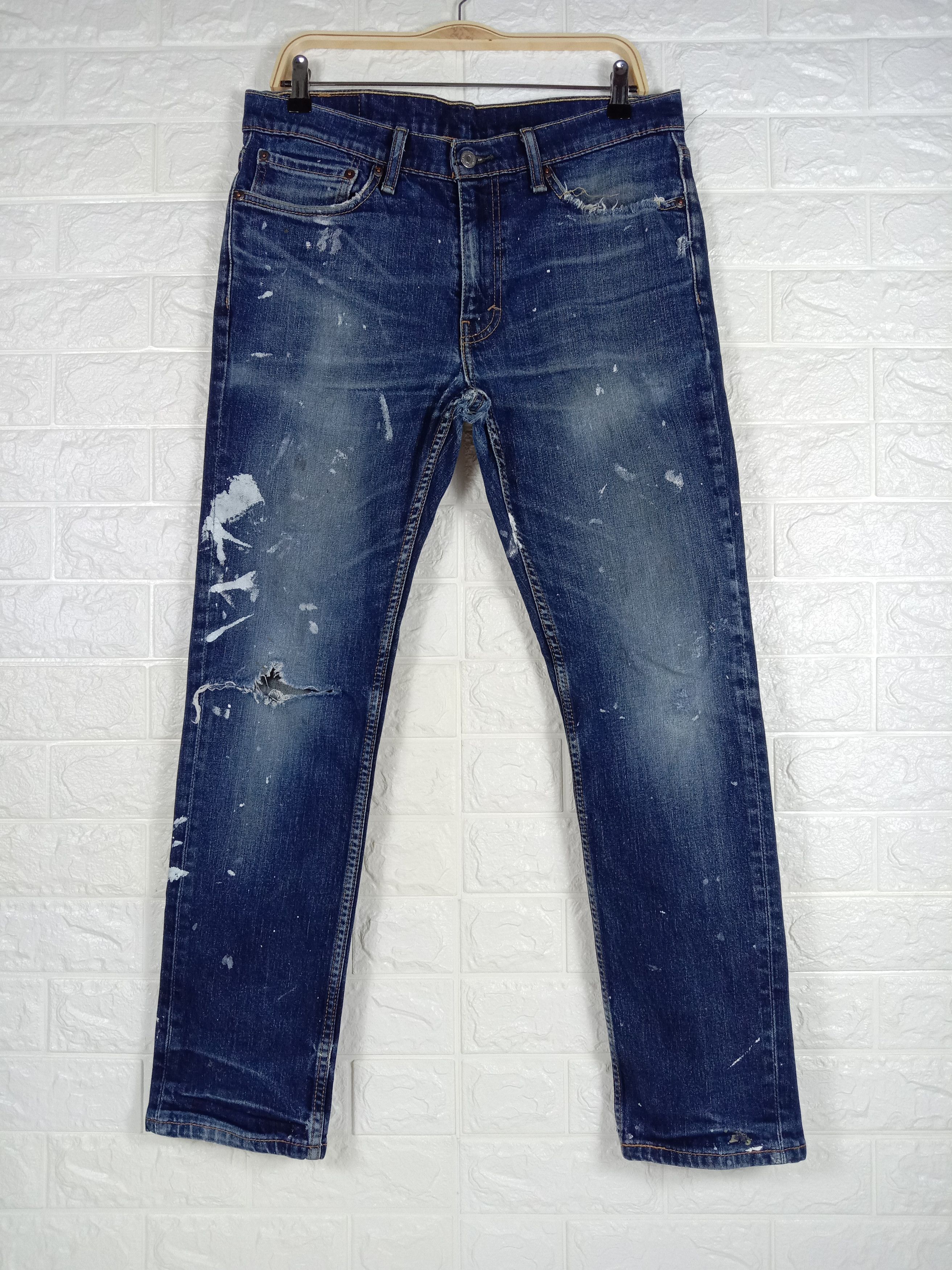 image of Distressed Denim x Levis Vintage Levi's 511 Jeans Slim Cut Paint Splatter Denim in Blue (Size 34)