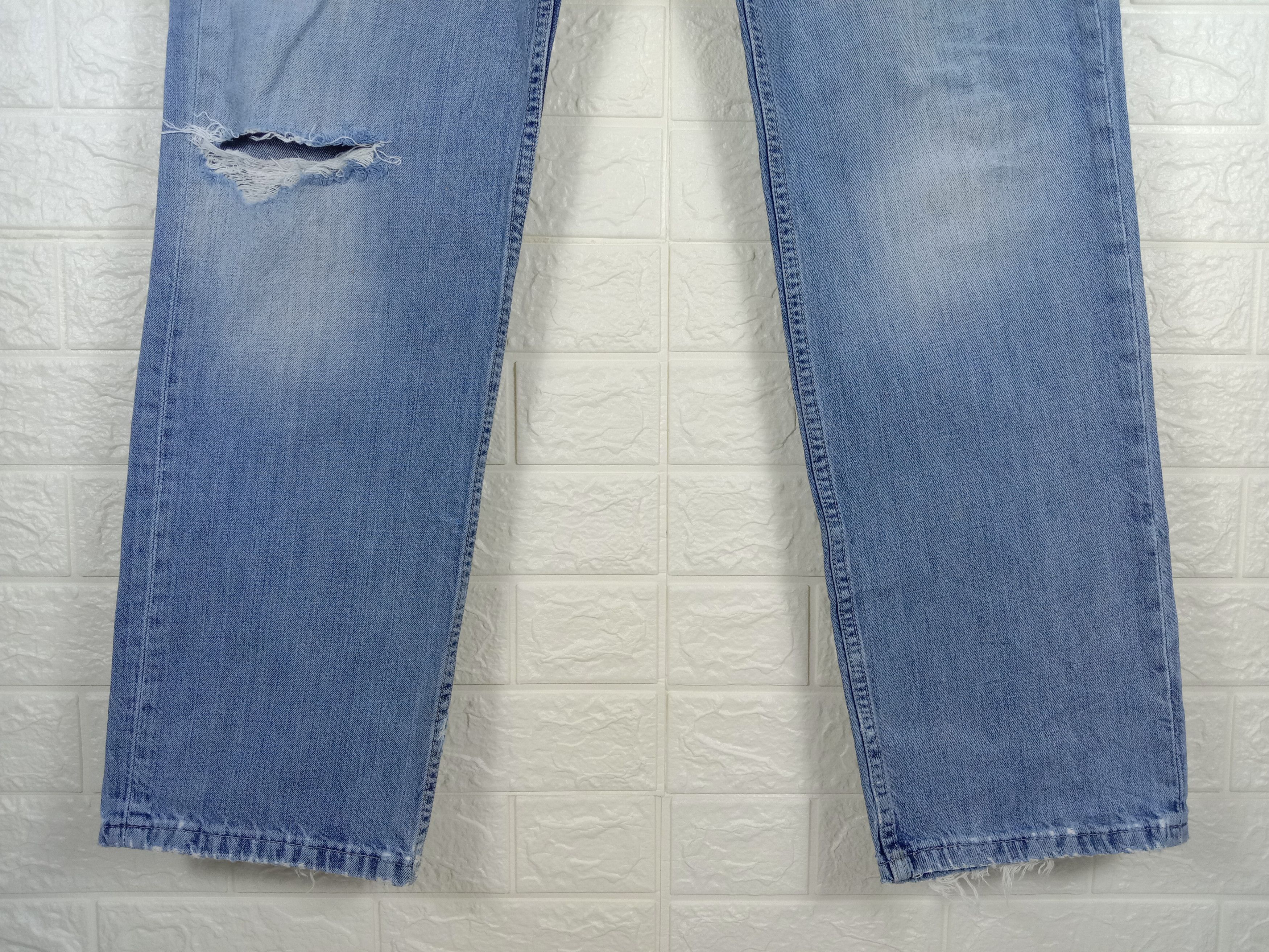Levi's Vintage Levi's 514 Jeans Light Wash Distressed Denim Size US 34 / EU 50 - 4 Thumbnail