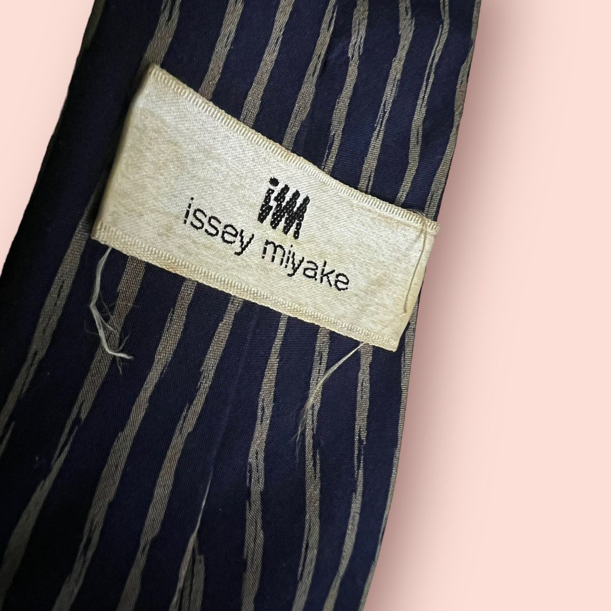 Issey Miyake VINTAGE DISTRESSED ISSEY MIYAKE SILK NECK TIE Size ONE SIZE - 5 Thumbnail