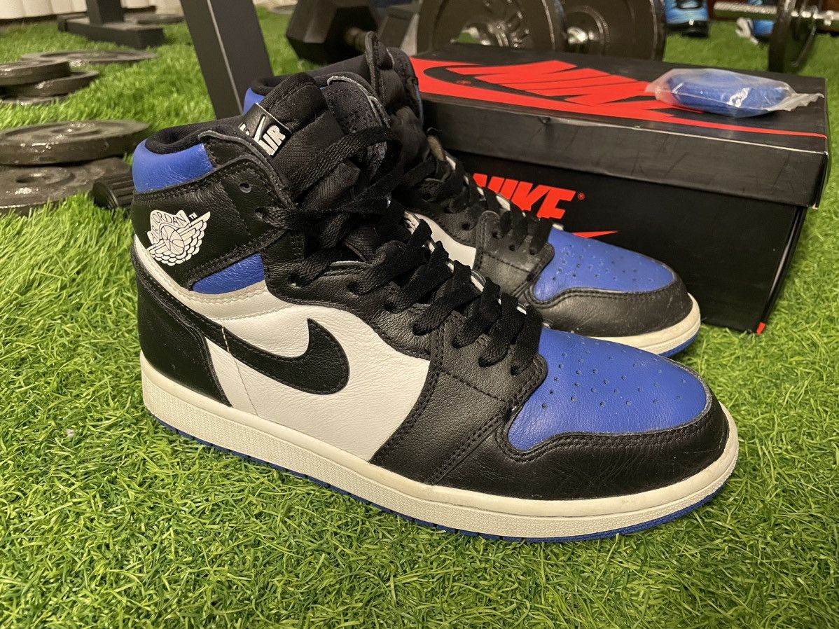 Nike AIR JORDAN 1 Retro High Og 'Royal Toe' Sneakers Size US 9 / EU 42 - 5 Thumbnail