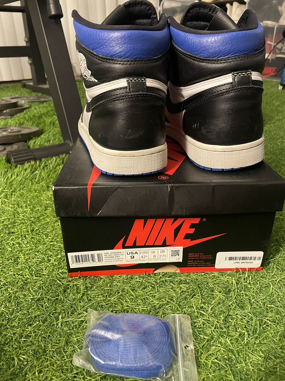 Nike AIR JORDAN 1 Retro High Og 'Royal Toe' Sneakers Size US 9 / EU 42 - 7 Thumbnail