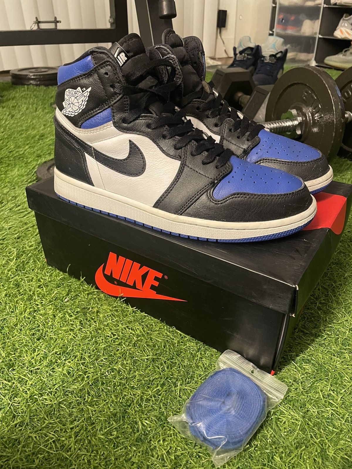 Nike AIR JORDAN 1 Retro High Og 'Royal Toe' Sneakers Size US 9 / EU 42 - 8 Thumbnail