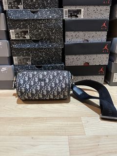 Dior Roller Messenger Bag in Beige and Black Oblique Jacquard Suede  ref.946995 - Joli Closet