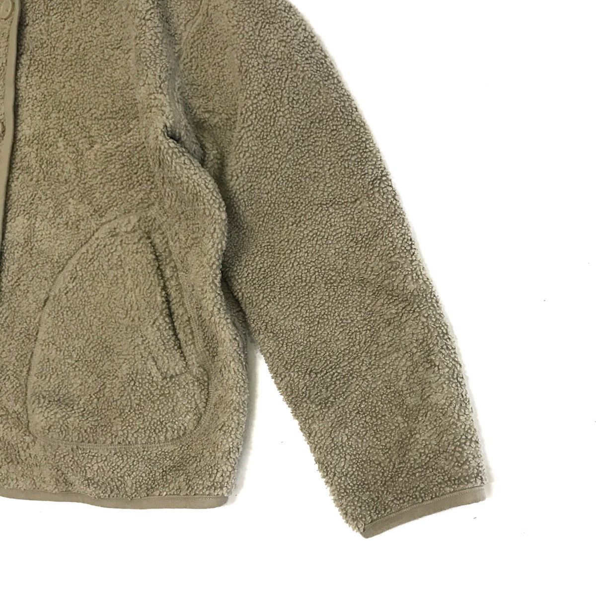 Uniqlo heavy sherpa button up jacket for women Size ONE SIZE - 2 Thumbnail