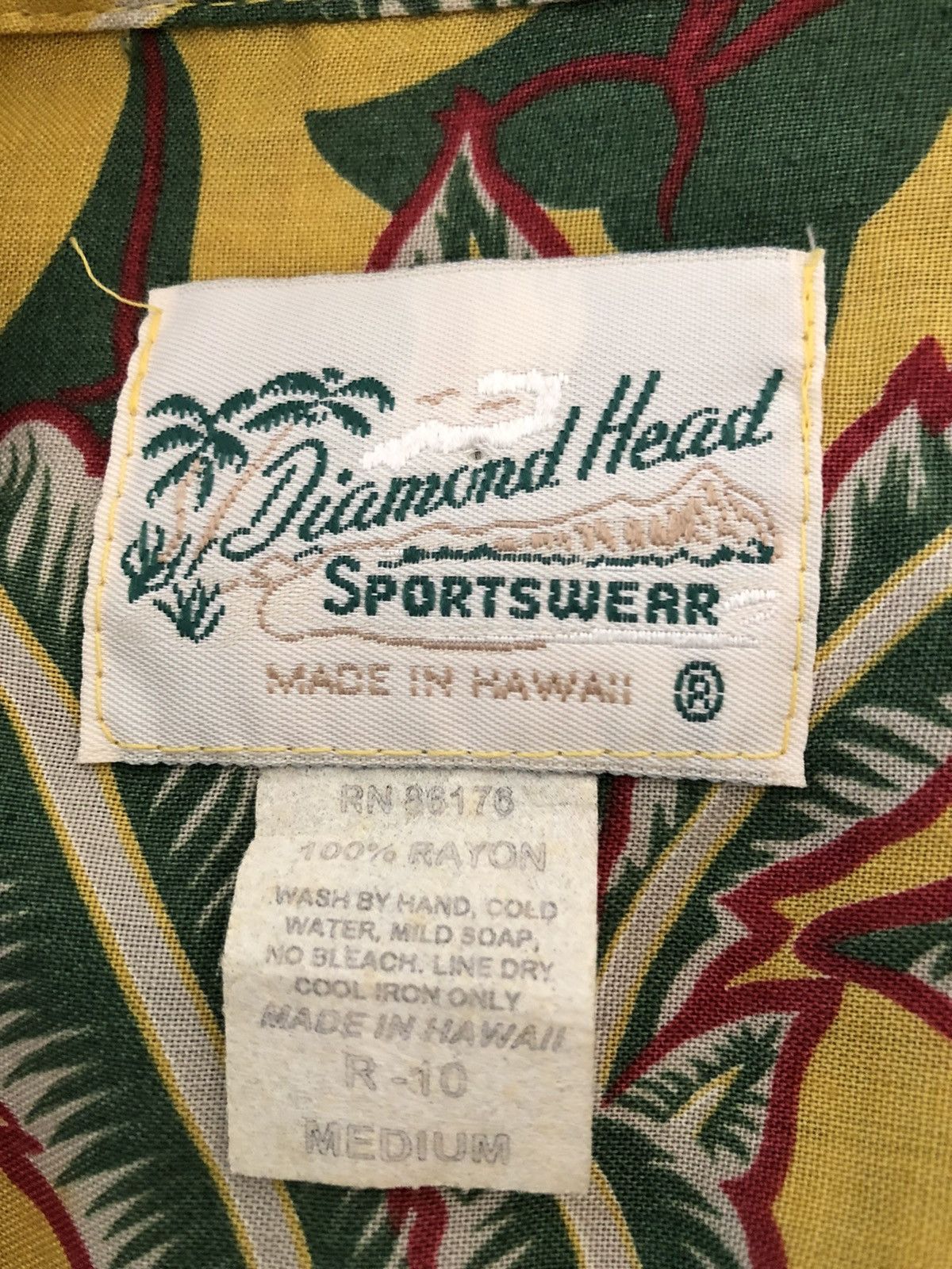 Diamond Head 80s Diamond Head Banana Leaves Hula Girl Rayon Hawaiian Size US M / EU 48-50 / 2 - 22 Thumbnail