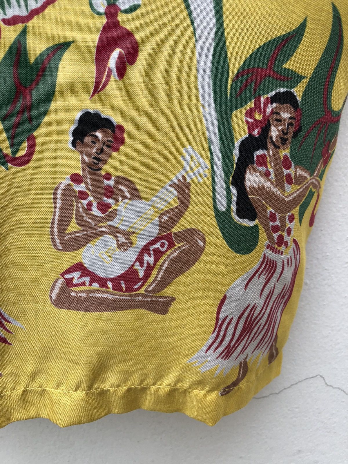 Diamond Head 80s Diamond Head Banana Leaves Hula Girl Rayon Hawaiian Size US M / EU 48-50 / 2 - 11 Thumbnail