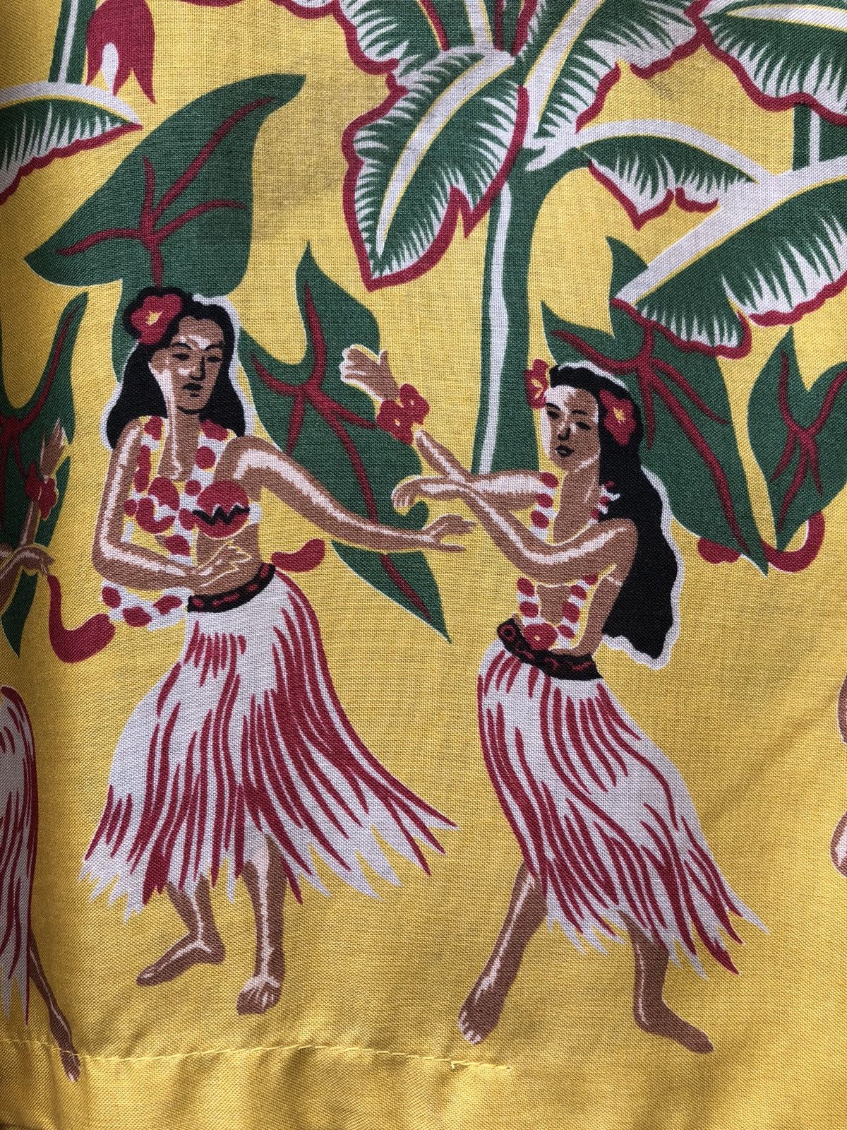 Diamond Head 80s Diamond Head Banana Leaves Hula Girl Rayon Hawaiian Size US M / EU 48-50 / 2 - 12 Thumbnail