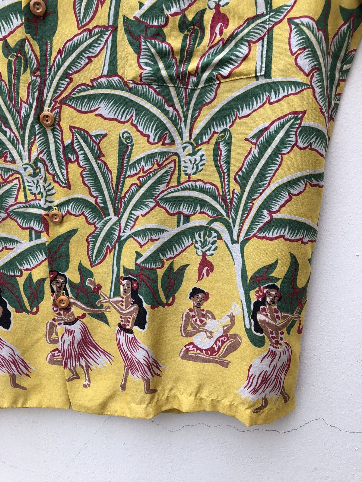 Diamond Head 80s Diamond Head Banana Leaves Hula Girl Rayon Hawaiian Size US M / EU 48-50 / 2 - 10 Thumbnail