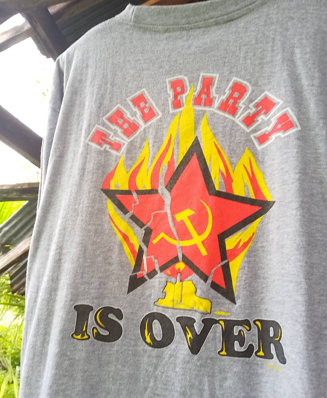 Vintage Vintage Mc Lenin's The Party is Over fashion war Size US XXL / EU 58 / 5 - 2 Thumbnail