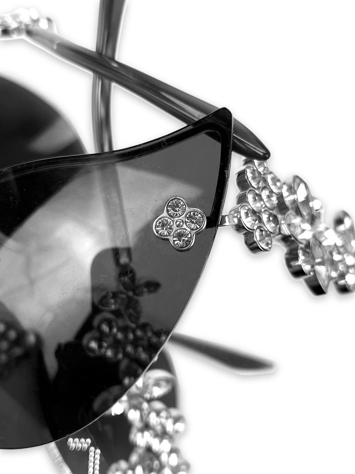 Louis Vuitton Louis Vuitton 62/1000 Cat Eyes Swarovski Crystal Sunglasses Size ONE SIZE - 5 Thumbnail