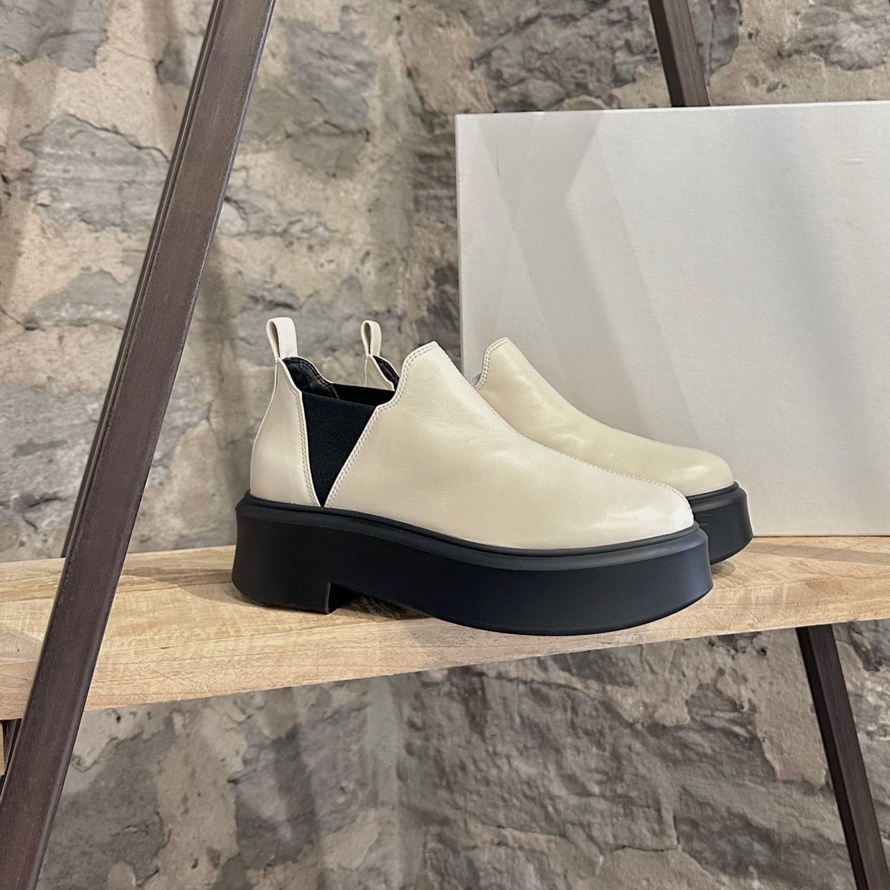 the row robin boots