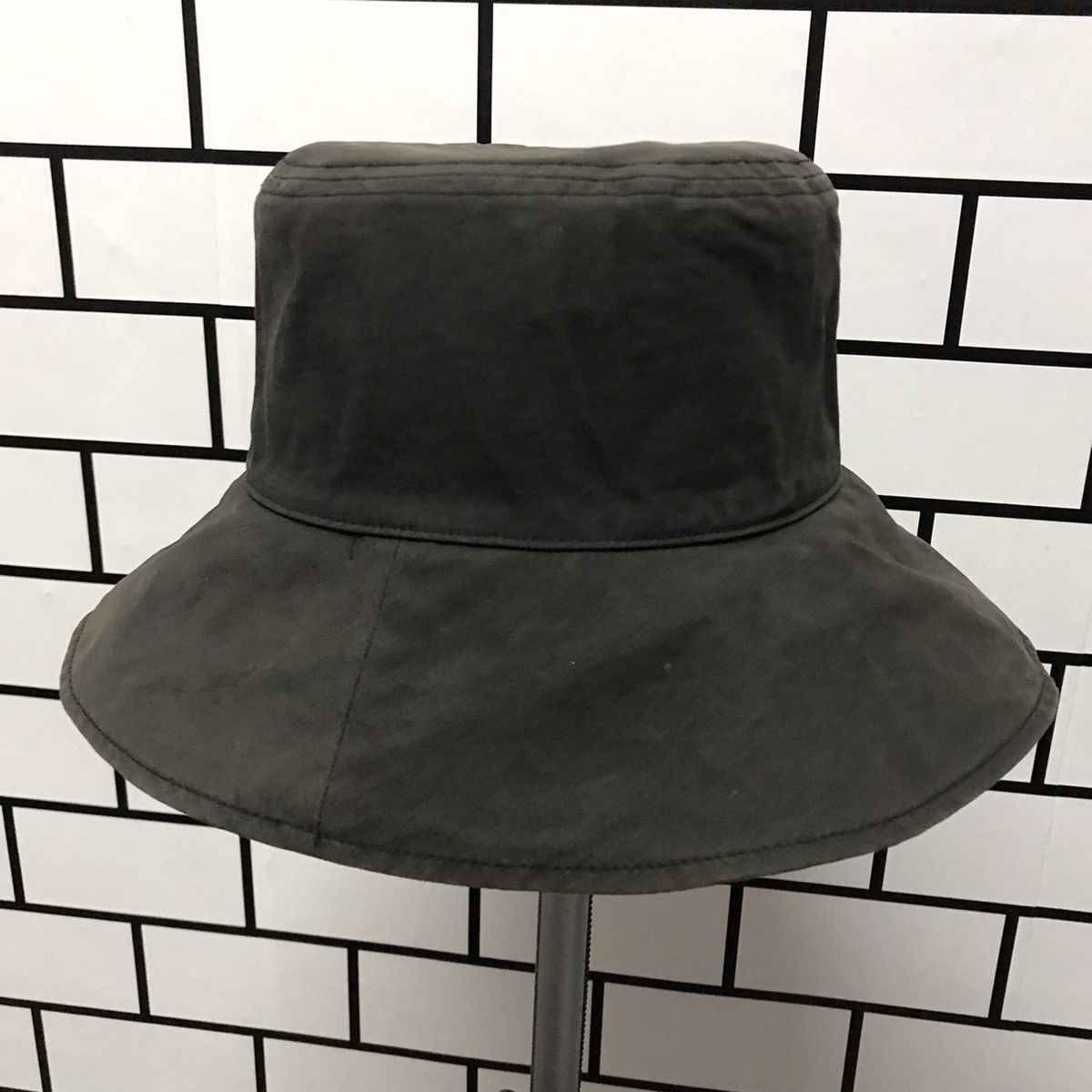 Burberry × Vintage Reversible Burberry Nova Check Embroidery Bucket Hat Size ONE SIZE - 11 Thumbnail