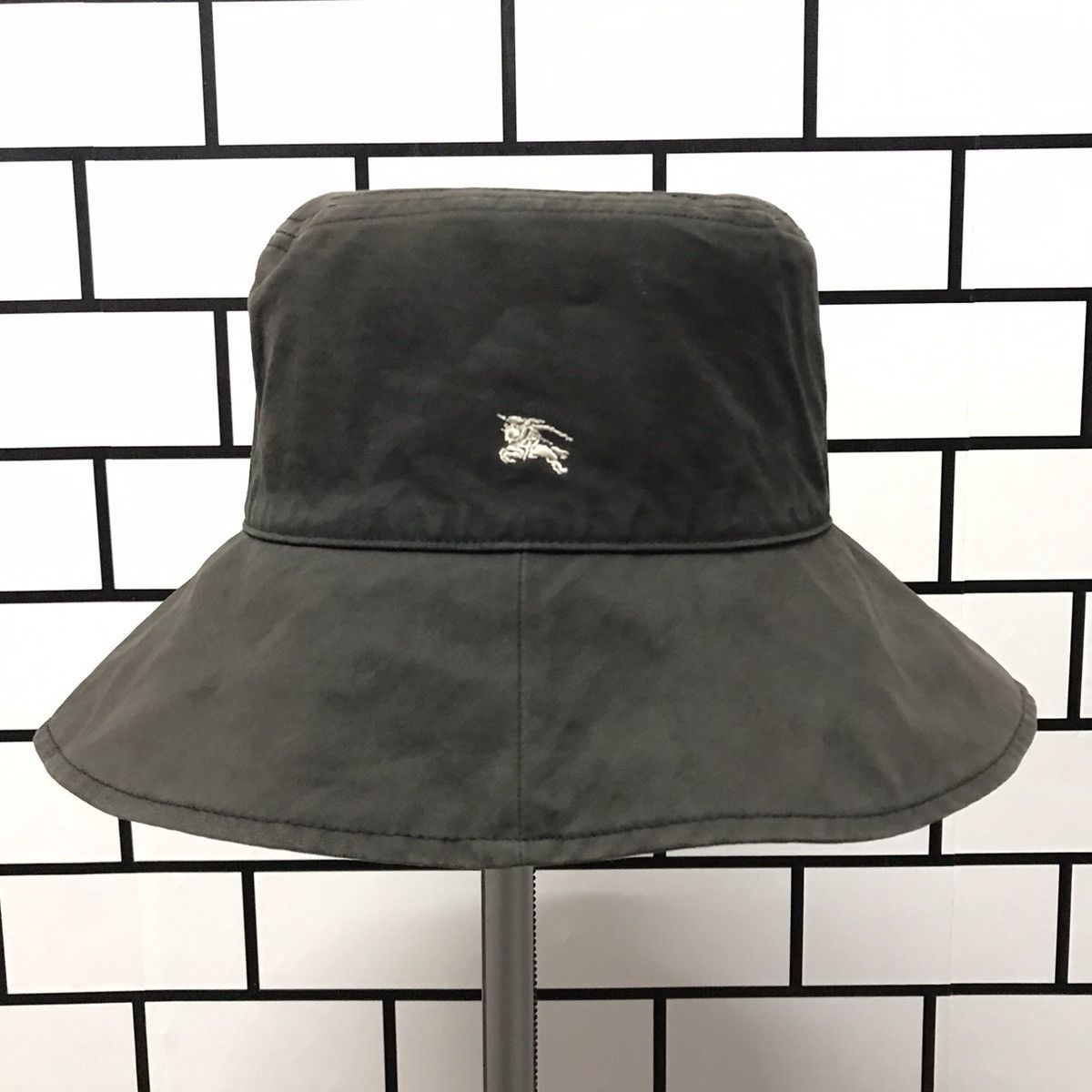 Burberry × Vintage Reversible Burberry Nova Check Embroidery Bucket Hat Size ONE SIZE - 9 Thumbnail