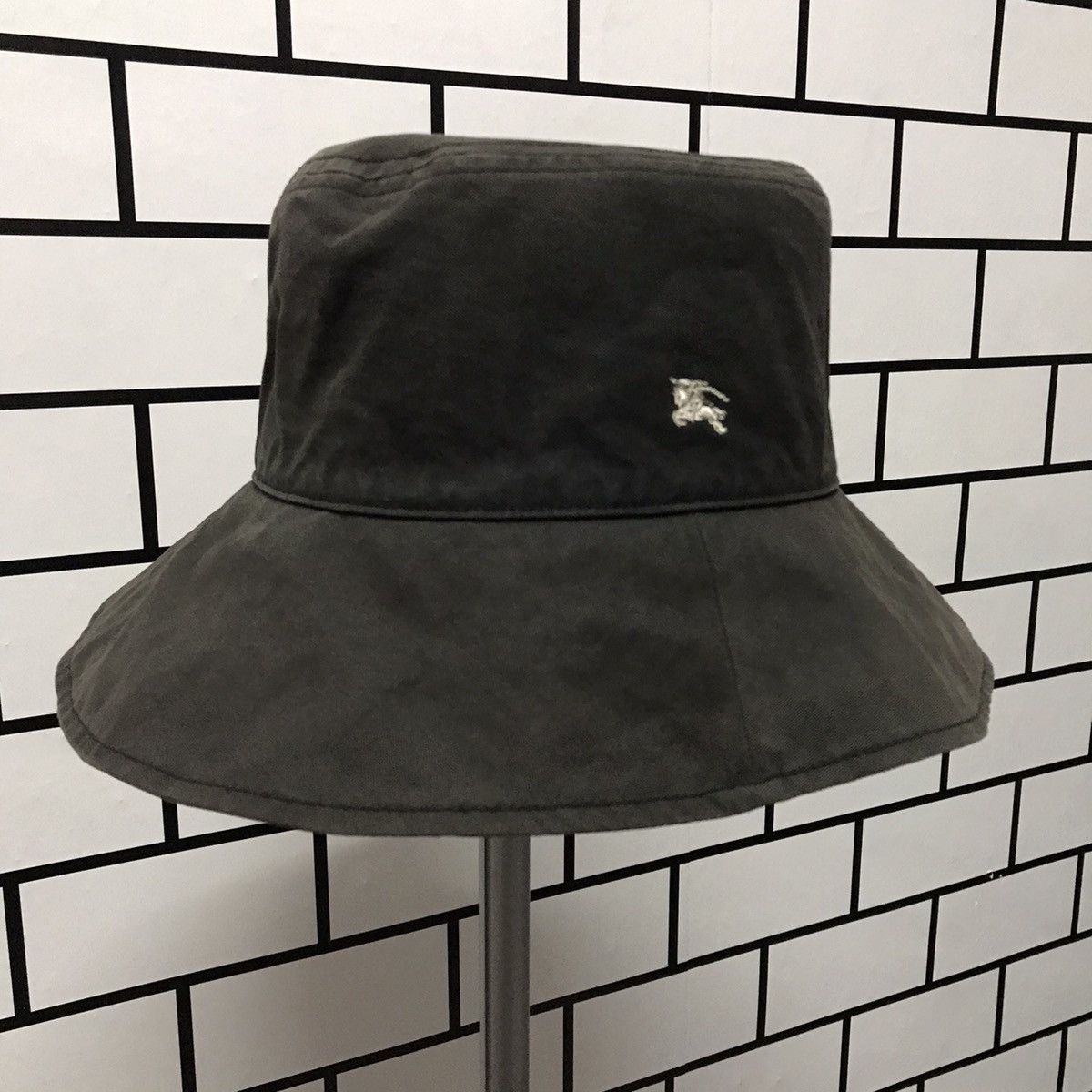 Burberry × Vintage Reversible Burberry Nova Check Embroidery Bucket Hat Size ONE SIZE - 10 Thumbnail