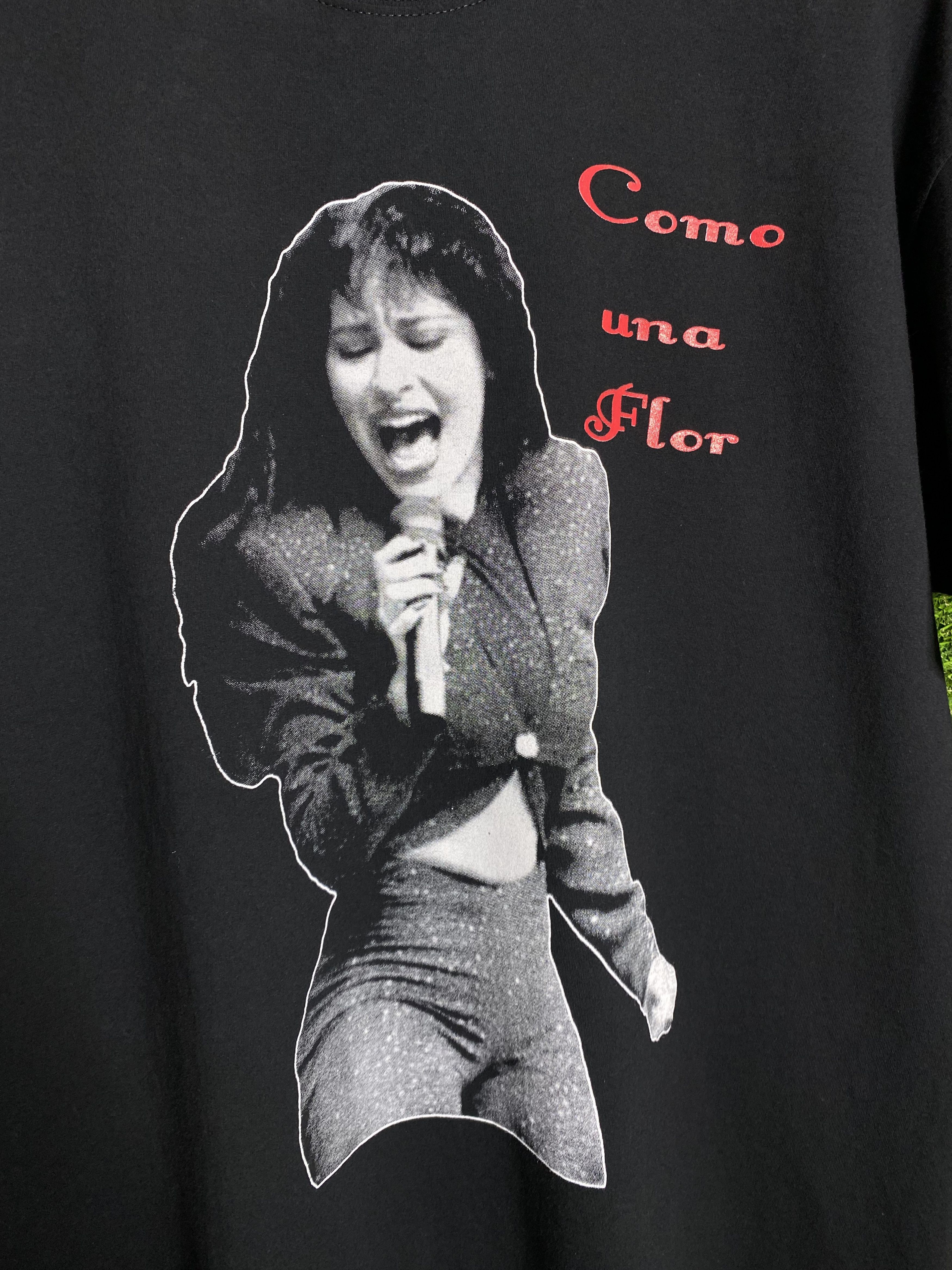 Rap Tees 🚨Vintage Selena Quintanilla Como Una Flor Rap Tee T-Shirt Size US XL / EU 56 / 4 - 2 Thumbnail