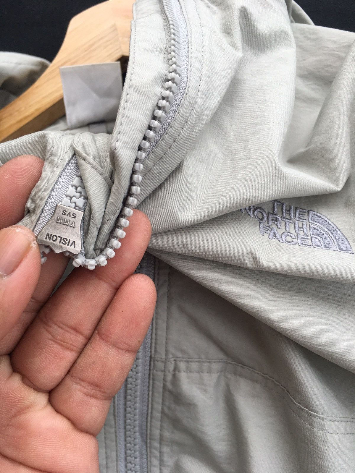 The North Face Rare The North Face Hoodie Windbreaker Size US L / EU 52-54 / 3 - 12 Thumbnail