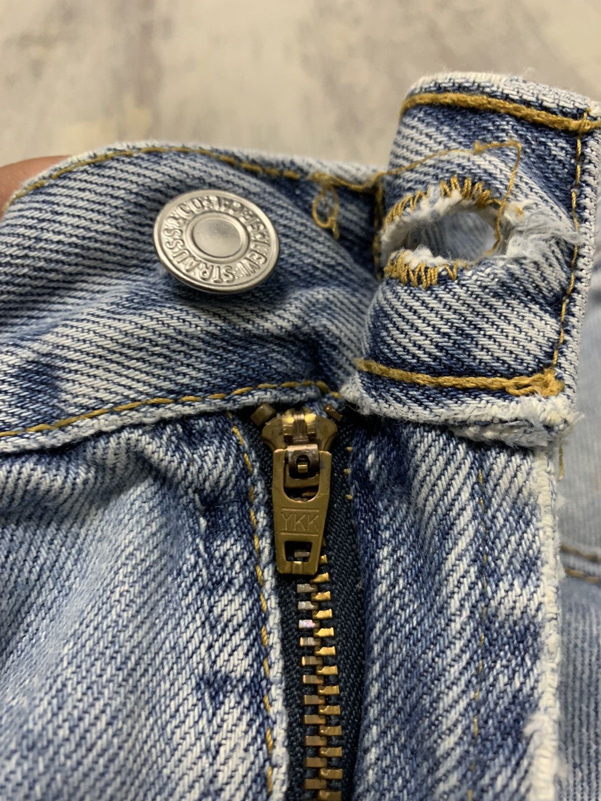 Levi's Vintage Levi’s 505 Regular Fit Distressed 90s Jeans Blue Size US 34 / EU 50 - 8 Thumbnail