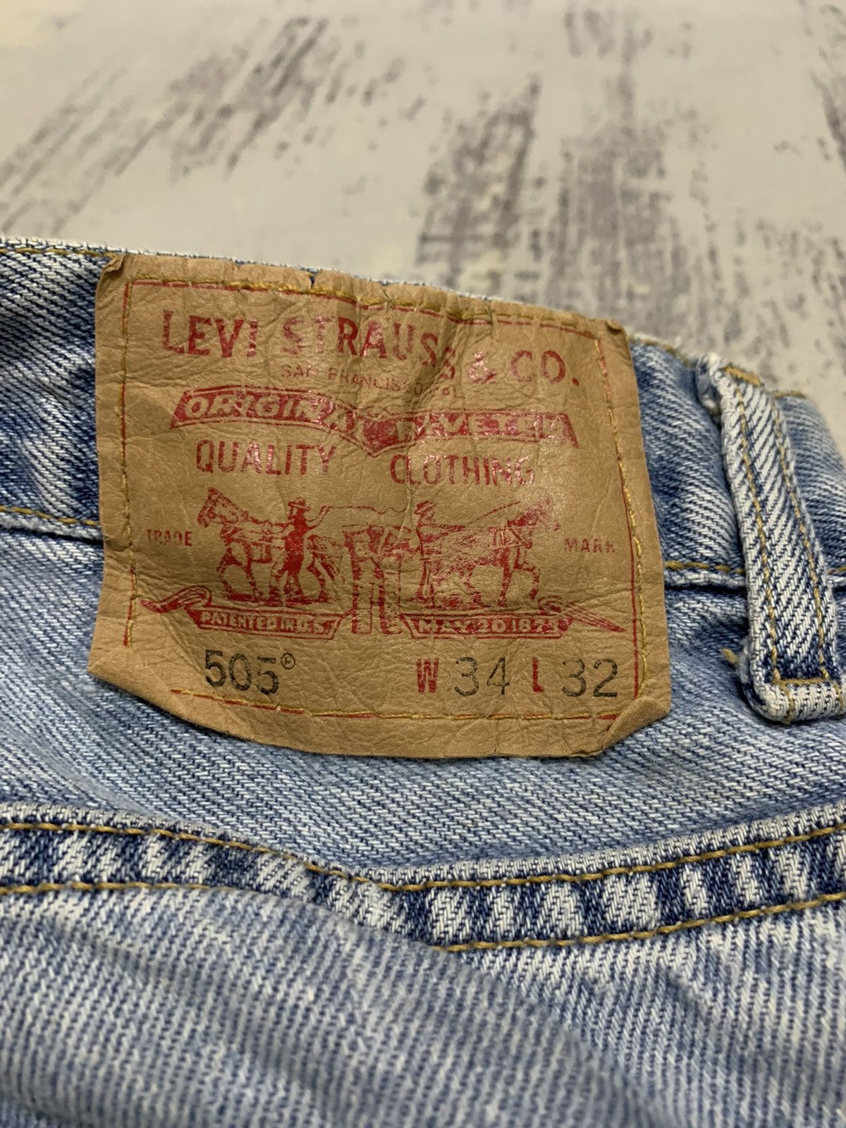 Levi's Vintage Levi’s 505 Regular Fit Distressed 90s Jeans Blue Size US 34 / EU 50 - 12 Thumbnail