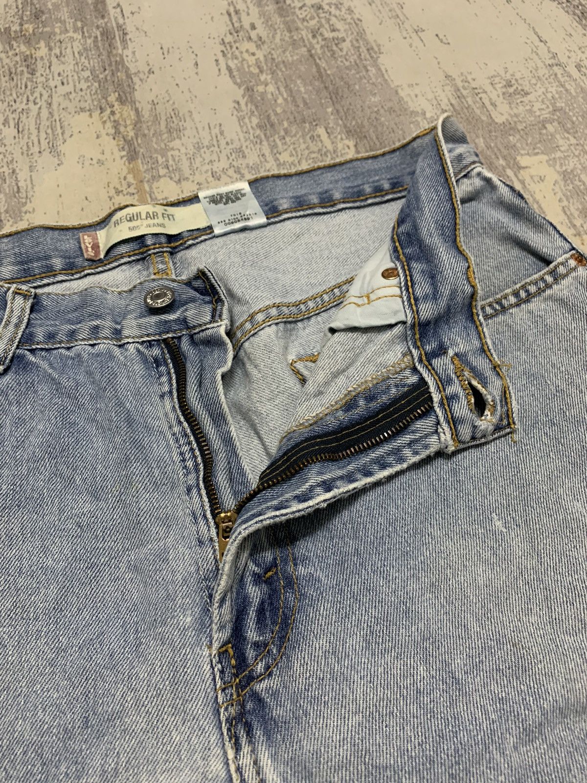 Levi's Vintage Levi’s 505 Regular Fit Distressed 90s Jeans Blue Size US 34 / EU 50 - 7 Thumbnail