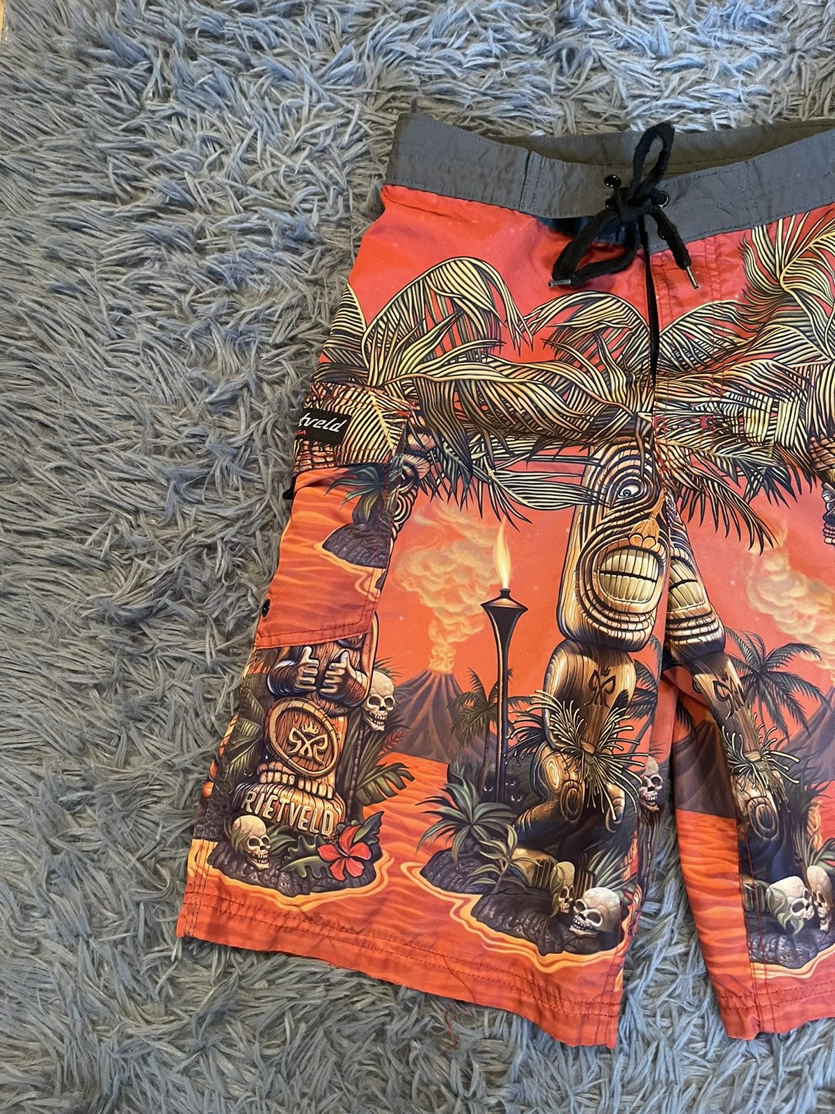 Vintage Rietveld Y2K vintage Hawaiian graphic totems shorts Size US 28 / EU 44 - 3 Thumbnail