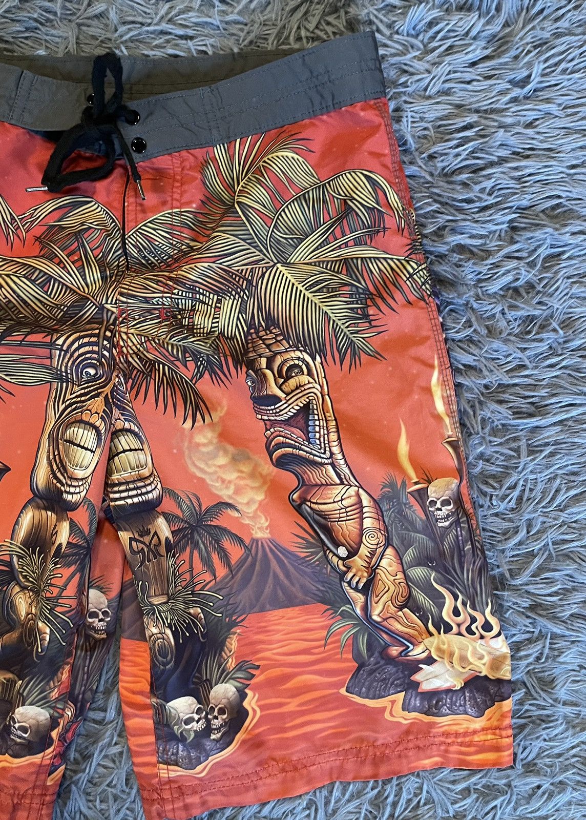 Vintage Rietveld Y2K vintage Hawaiian graphic totems shorts Size US 28 / EU 44 - 2 Thumbnail