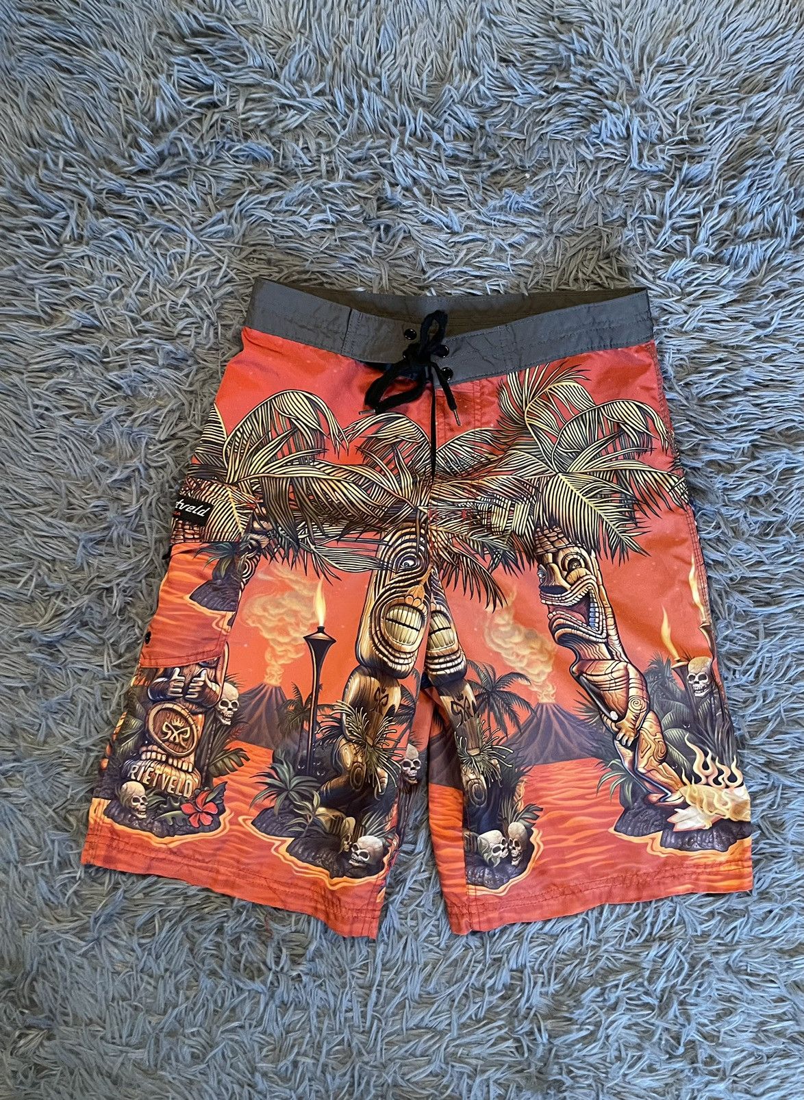 Vintage Rietveld Y2K vintage Hawaiian graphic totems shorts Size US 28 / EU 44 - 1 Thumbnail