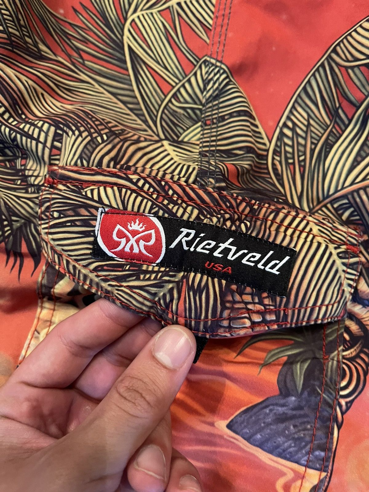 Vintage Rietveld Y2K vintage Hawaiian graphic totems shorts Size US 28 / EU 44 - 8 Thumbnail