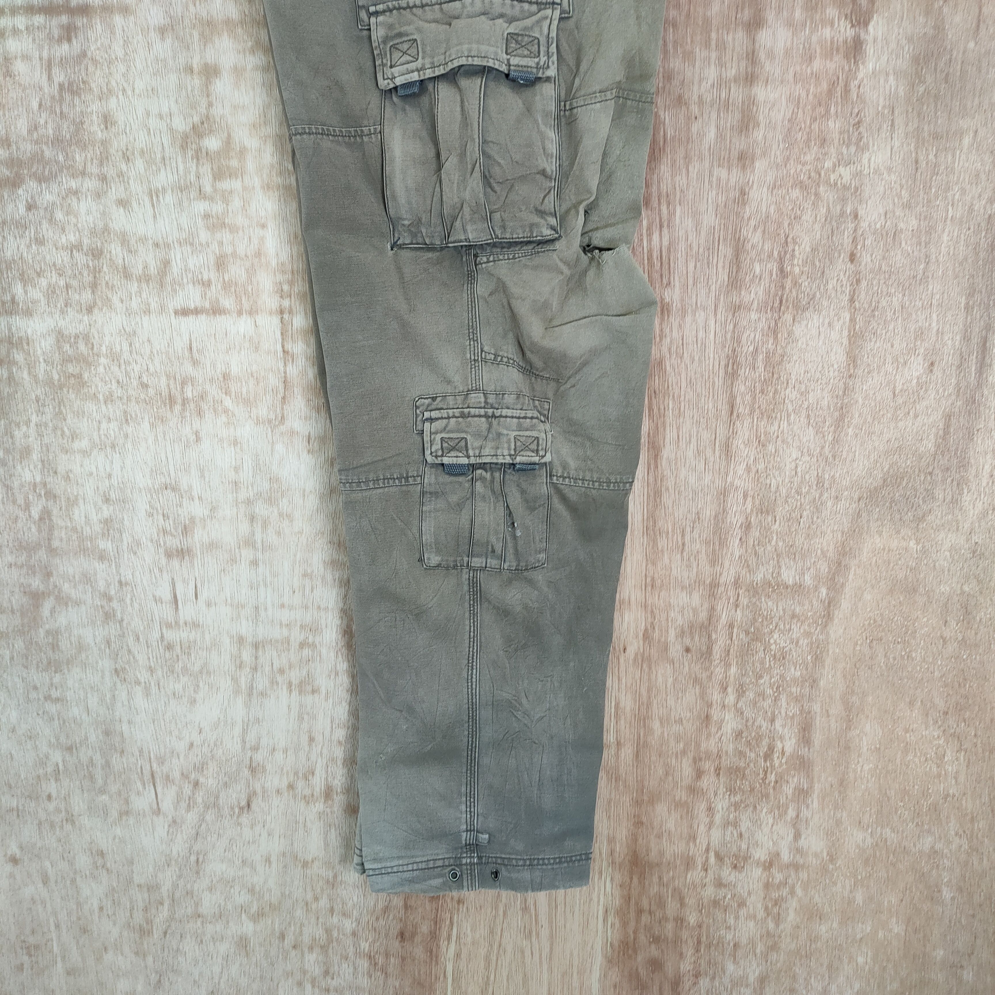 Japanese Brand VINTAGE JAPANESE FADED DISTRESSED KNEE CARGO PANTS Size US 32 / EU 48 - 14 Thumbnail