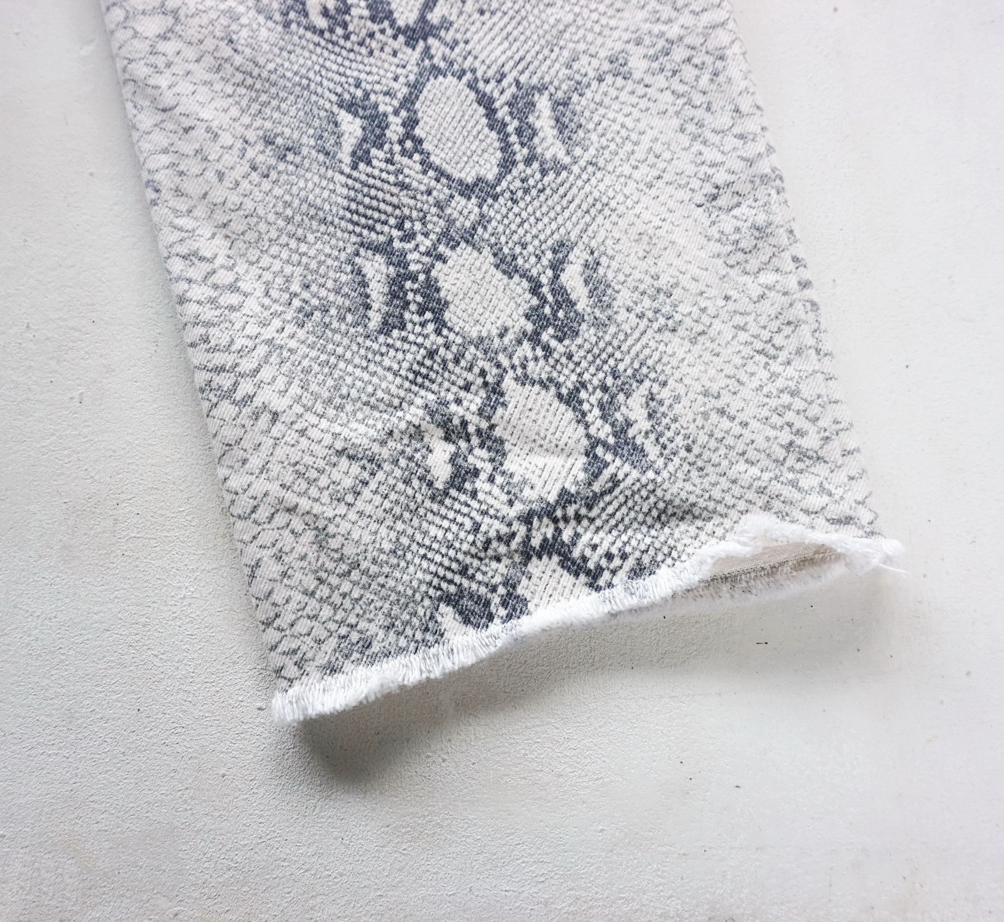 Zara ZARA Woman Faux Snake Skin Denim Size 26" / US 2 / IT 38 - 11 Thumbnail