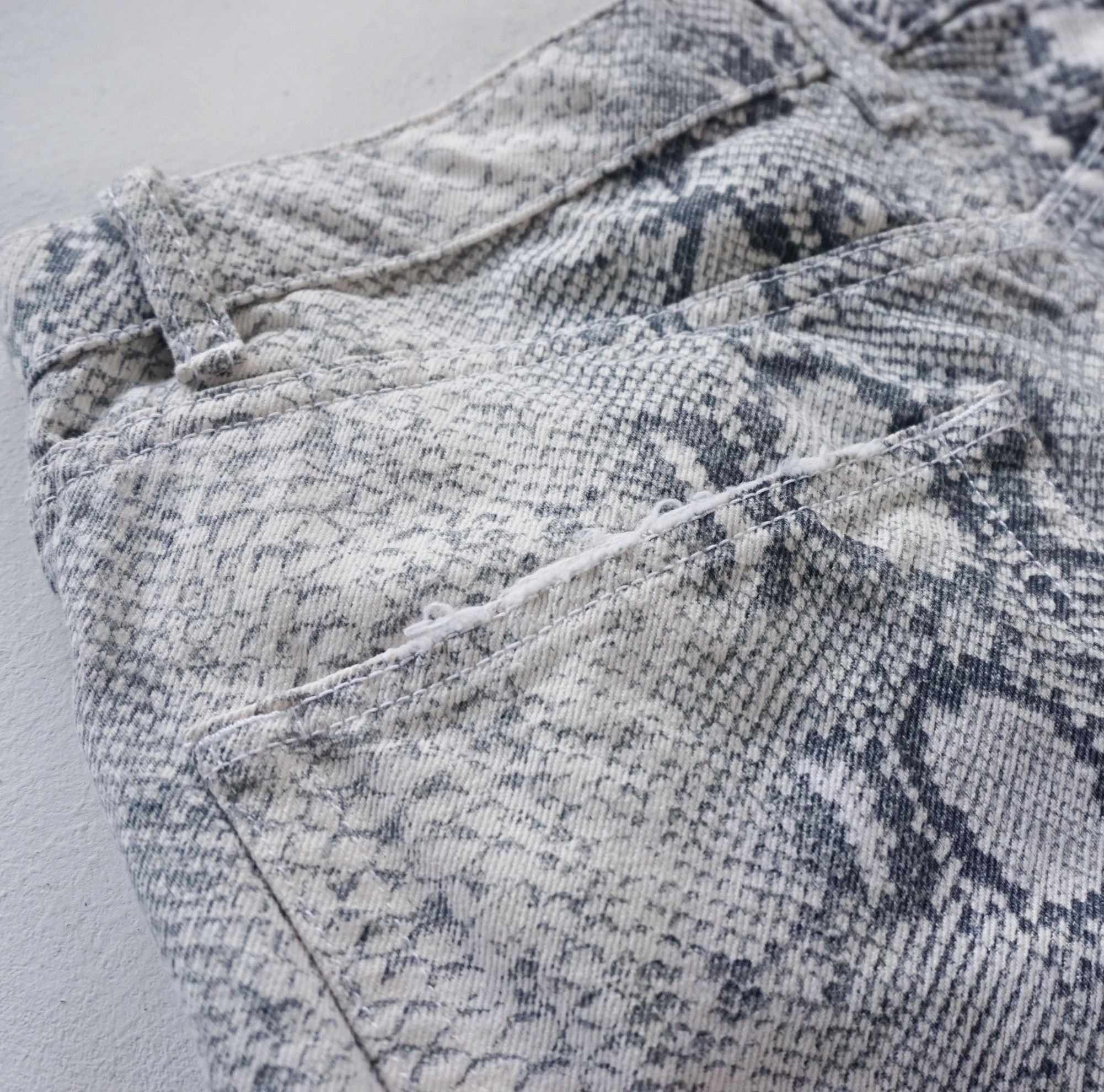 Zara ZARA Woman Faux Snake Skin Denim Size 26" / US 2 / IT 38 - 10 Thumbnail