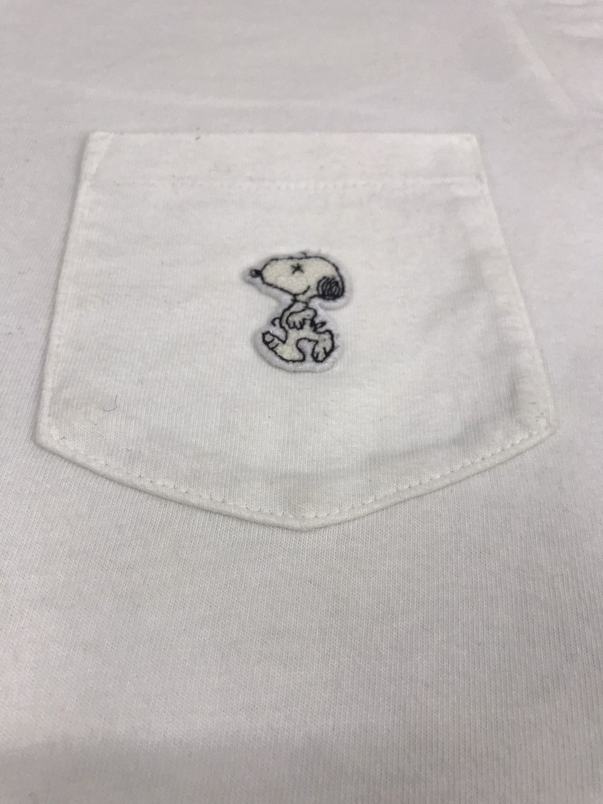 Kaws Kaws X Peanuts Co Snoopy Pocket Tee XS White Streetwear Size XS / US 0-2 / IT 36-38 - 4 Thumbnail