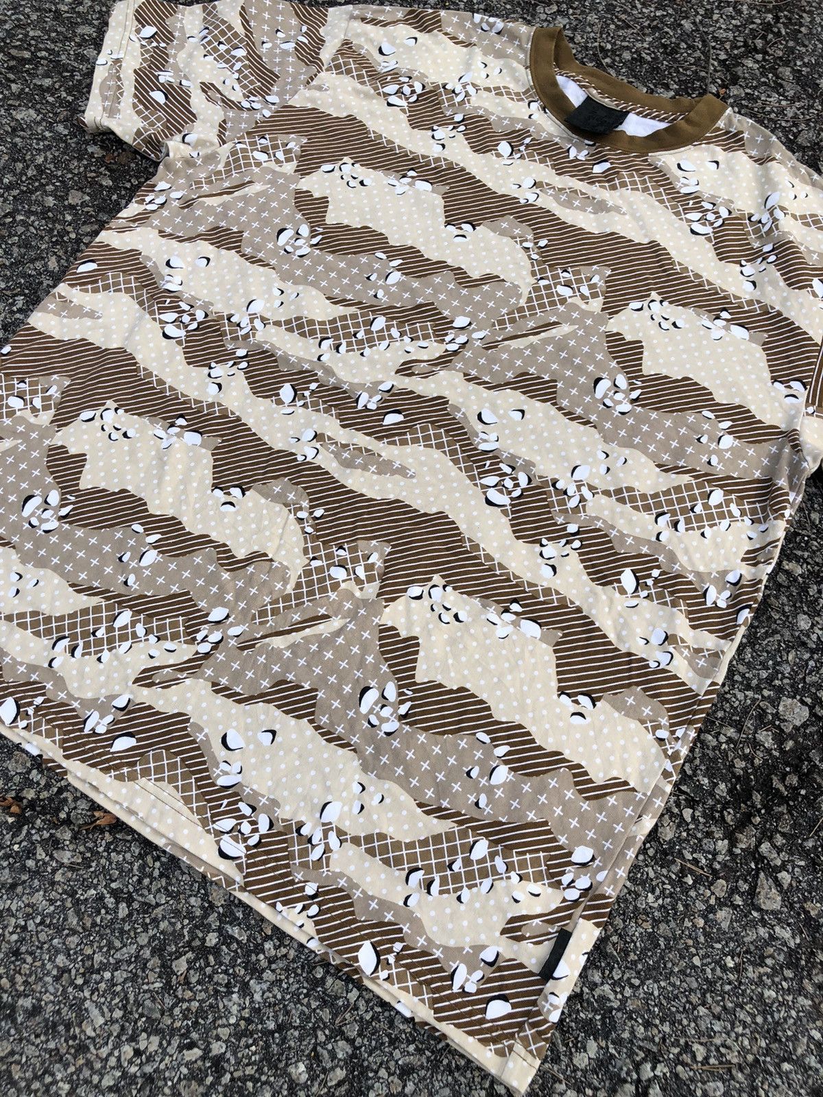 Japanese Brand Vintage SwaggerJapanese Street Camo Printed Tshirt Size US XL / EU 56 / 4 - 5 Thumbnail