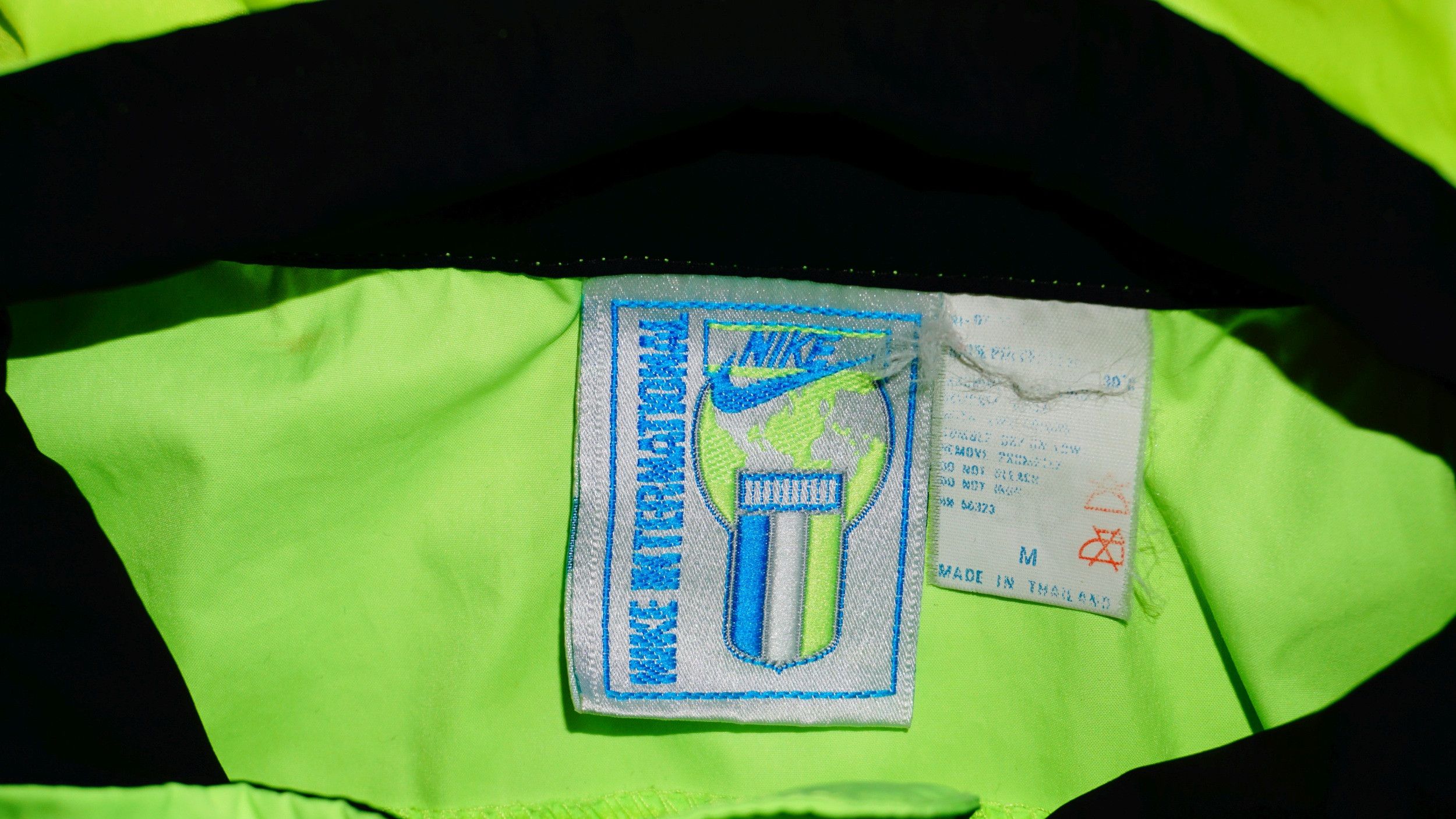 Nike VTG Nike International Vintage 90s Reflective Jacket Size US M / EU 48-50 / 2 - 8 Thumbnail
