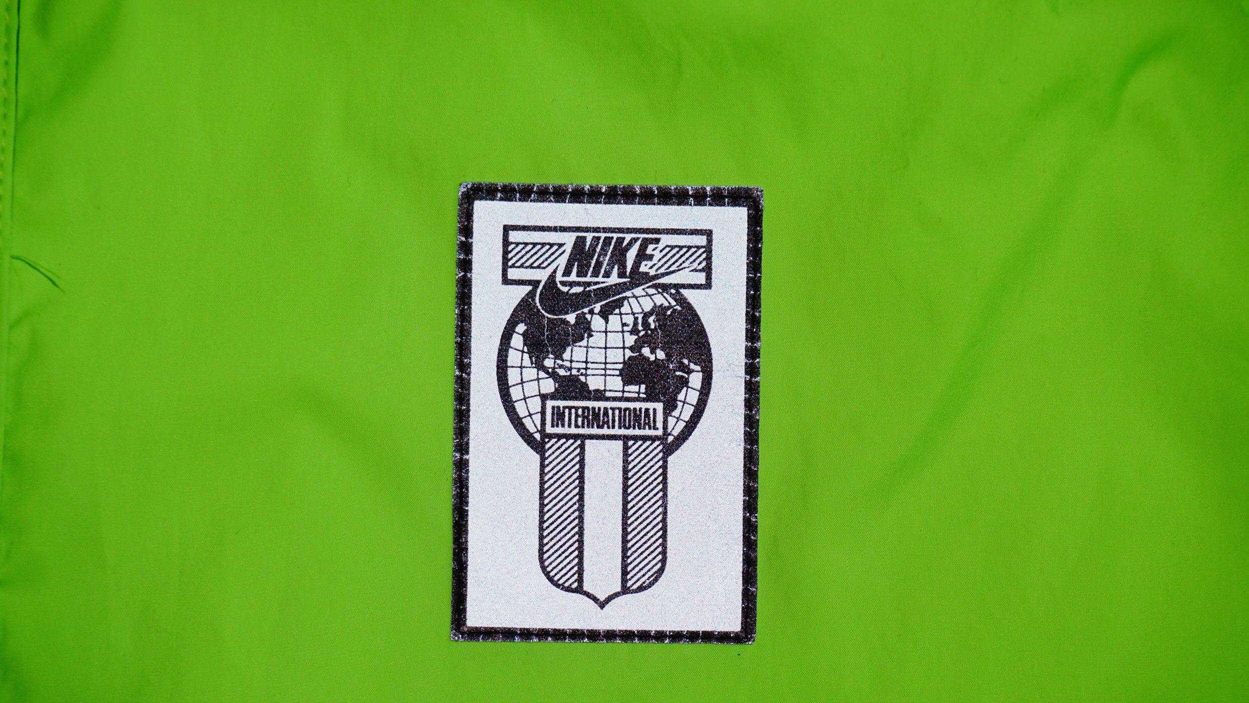 Nike VTG Nike International Vintage 90s Reflective Jacket Size US M / EU 48-50 / 2 - 7 Thumbnail