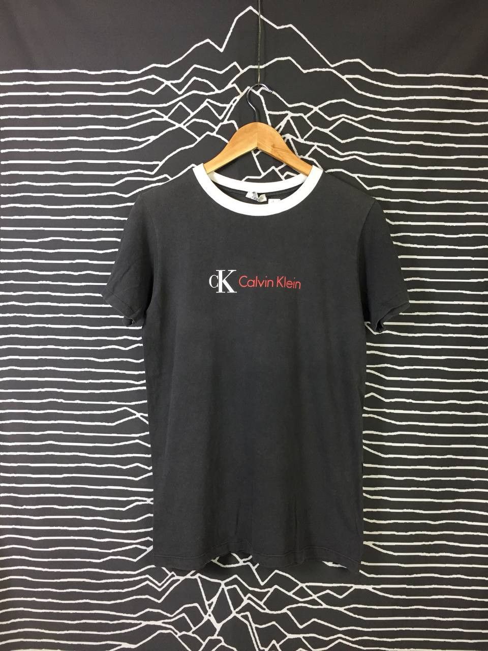 Calvin Klein Vtg 90s Calvin Klein Logo Spell Out Made In Usa Tee Size US S / EU 44-46 / 1 - 1 Thumbnail