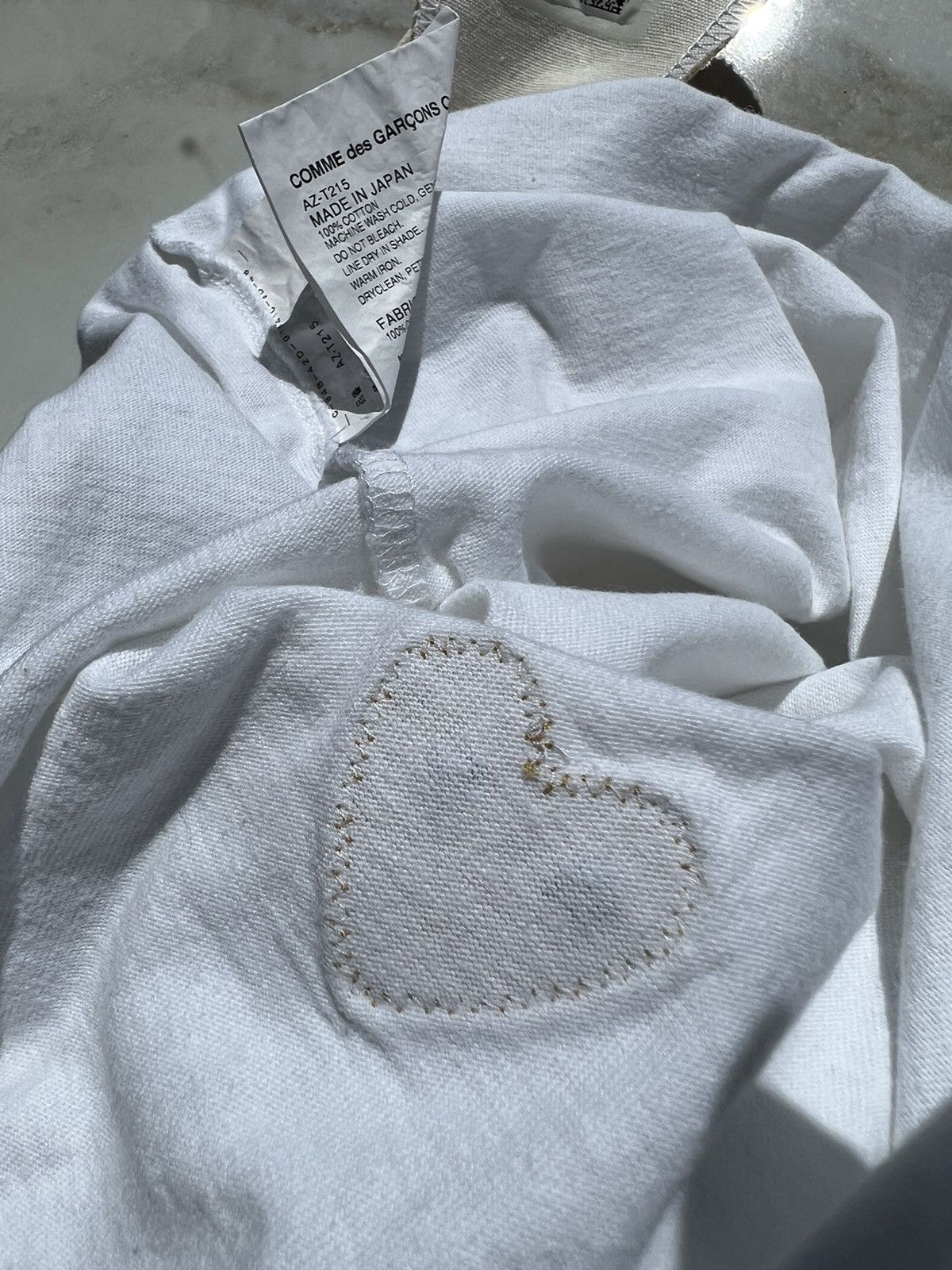 Comme des Garcons × Comme des Garcons PLAY × Japanese Brand Comme des Garçons PLAY Womens Gold Heart Logo Tee Size S / US 4 / IT 40 - 5 Thumbnail