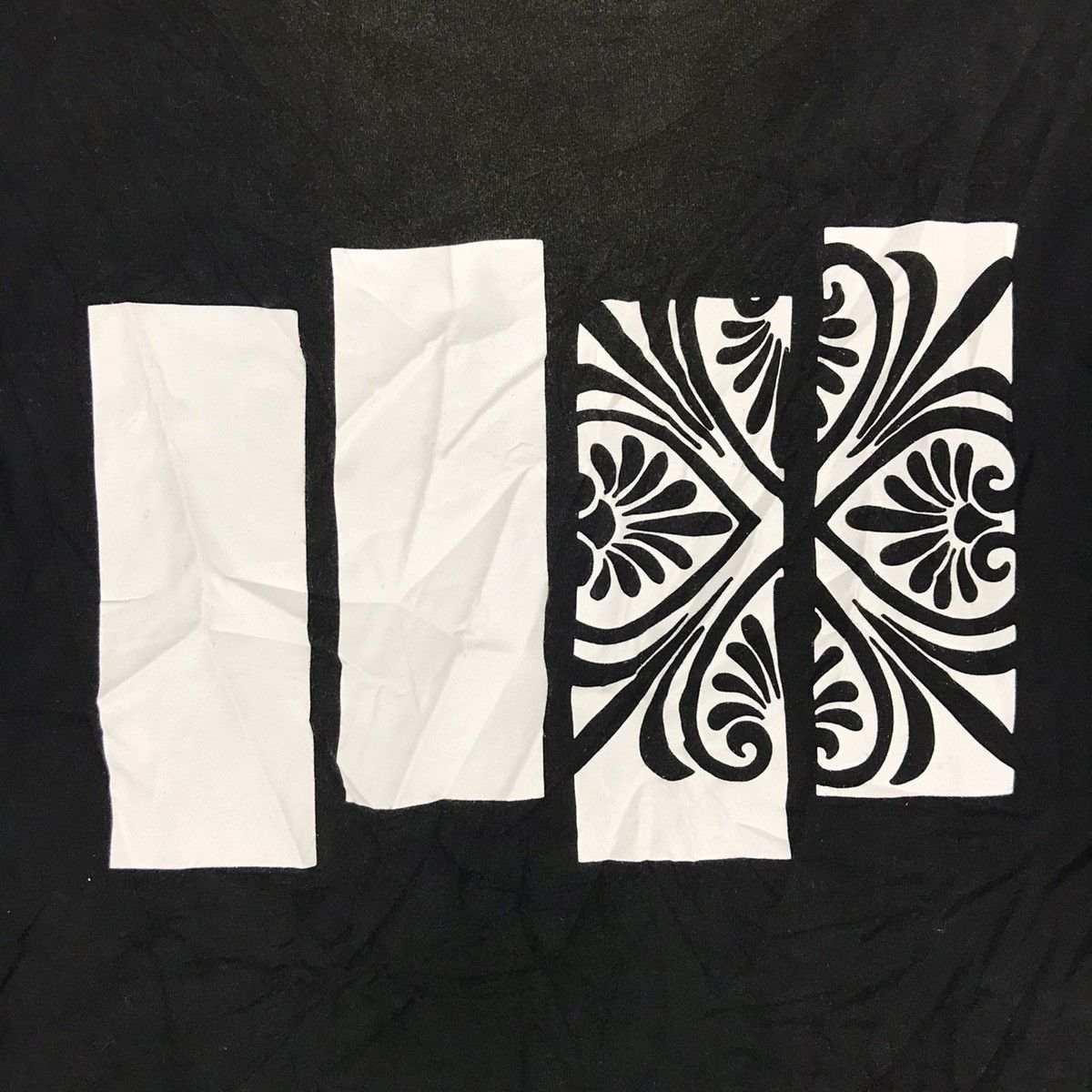 Japanese Brand A.A.R. Yohji Yamamoto Design Studio Paisley Art Tee Size M / US 6-8 / IT 42-44 - 5 Thumbnail