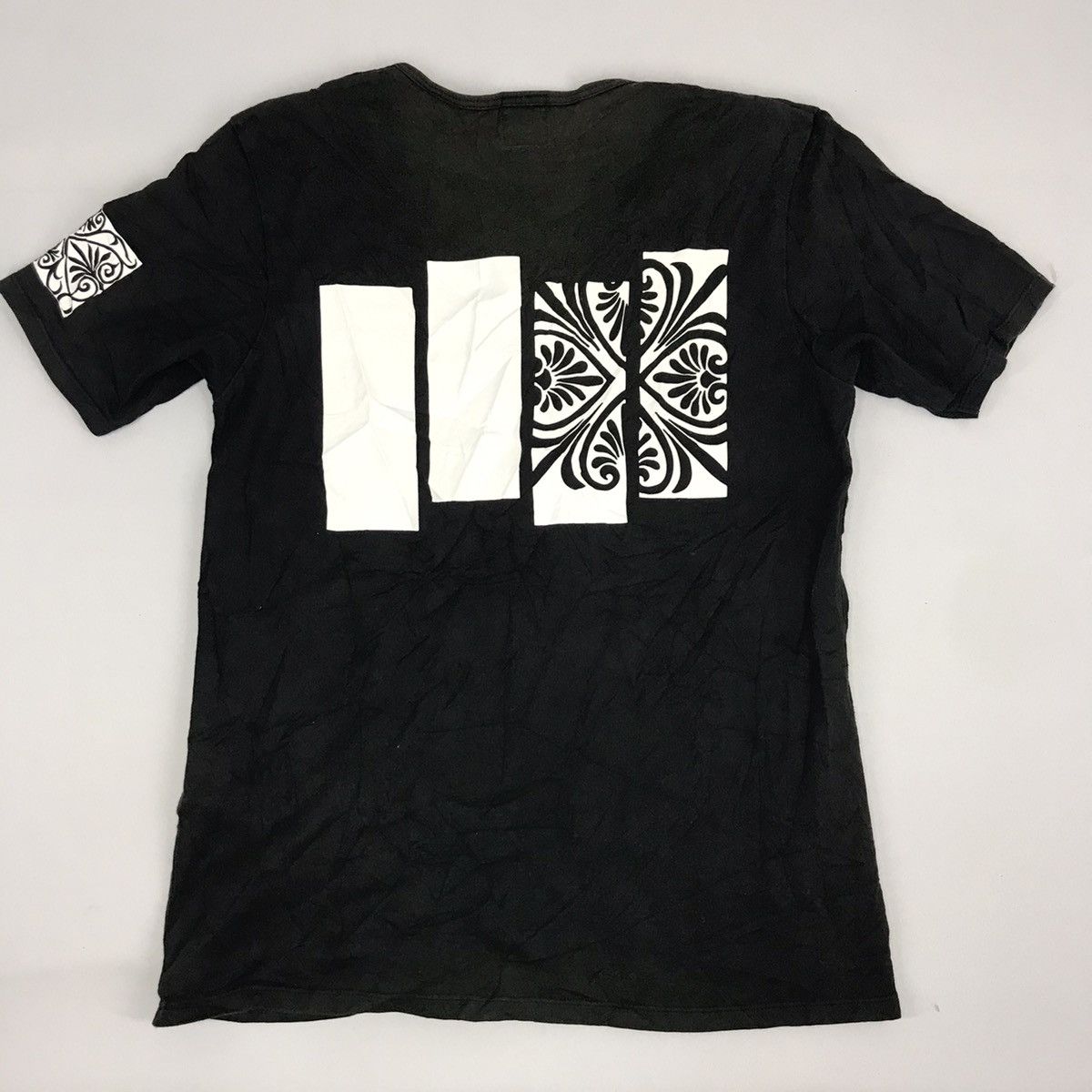Japanese Brand A.A.R. Yohji Yamamoto Design Studio Paisley Art Tee Size M / US 6-8 / IT 42-44 - 1 Thumbnail